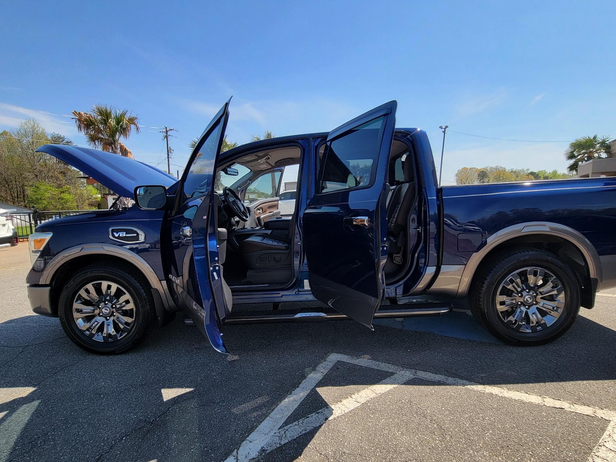 Nissan Titan 4x2 Crew Cab Platinum Reserve 2017