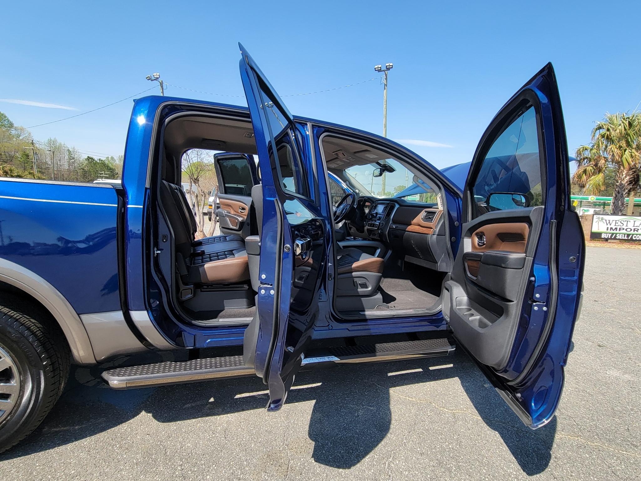 Nissan Titan 4x2 Crew Cab Platinum Reserve 2017