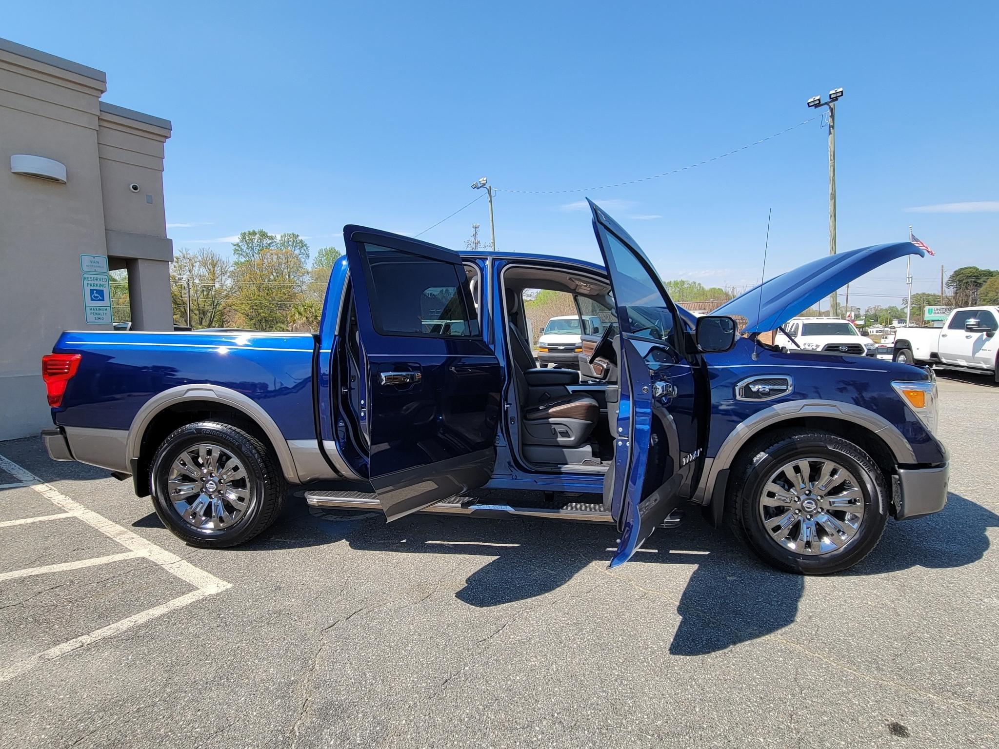 Nissan Titan 4x2 Crew Cab Platinum Reserve 2017