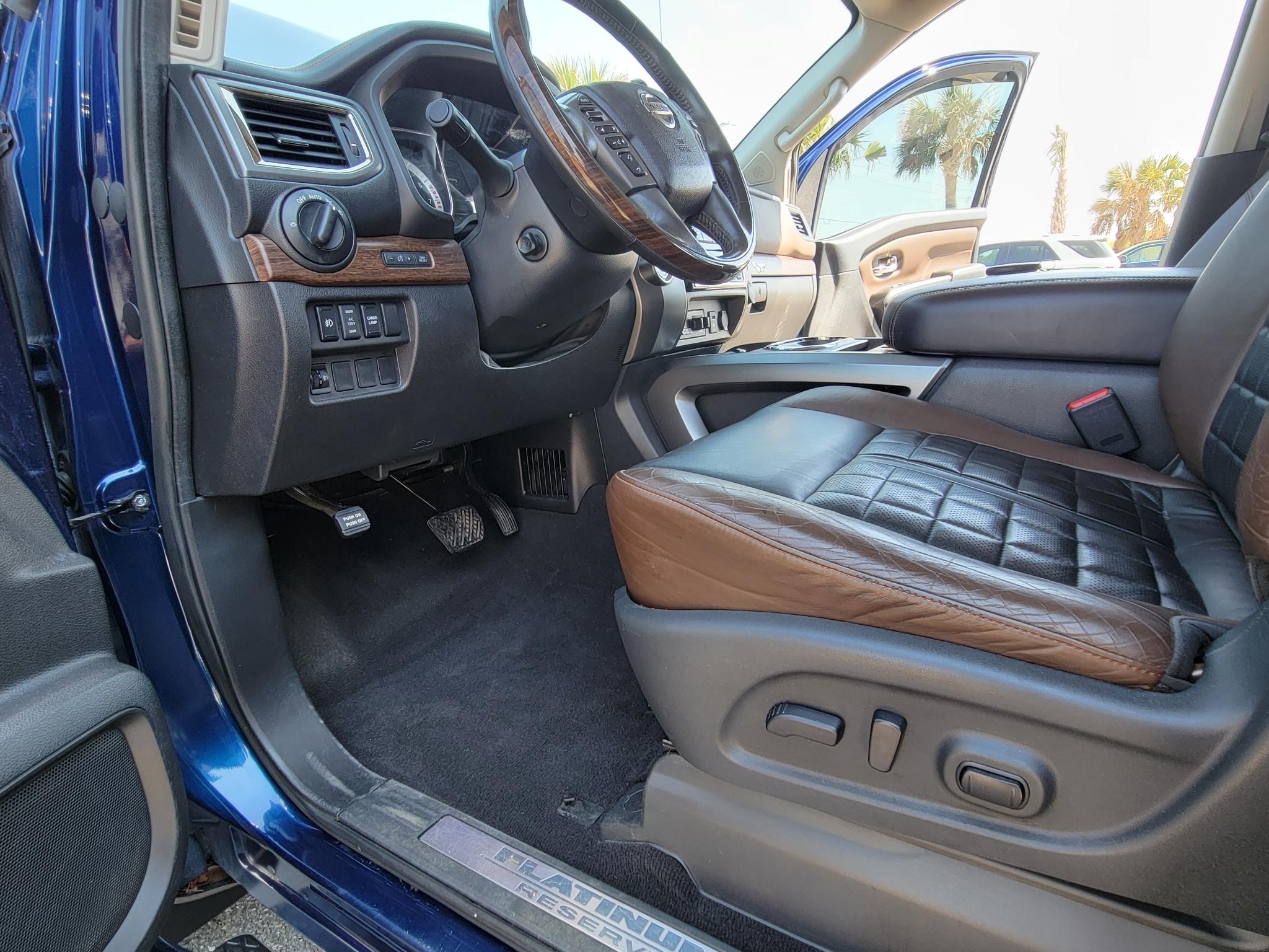 Nissan Titan 4x2 Crew Cab Platinum Reserve 2017