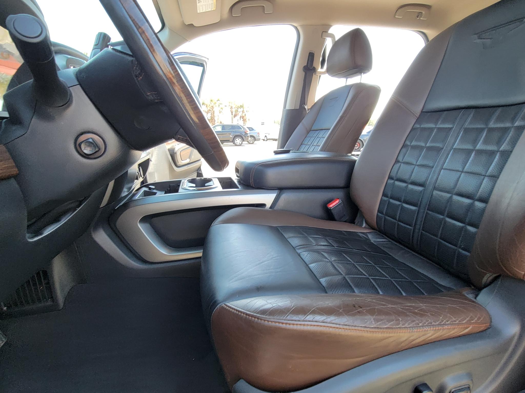 Nissan Titan 4x2 Crew Cab Platinum Reserve 2017