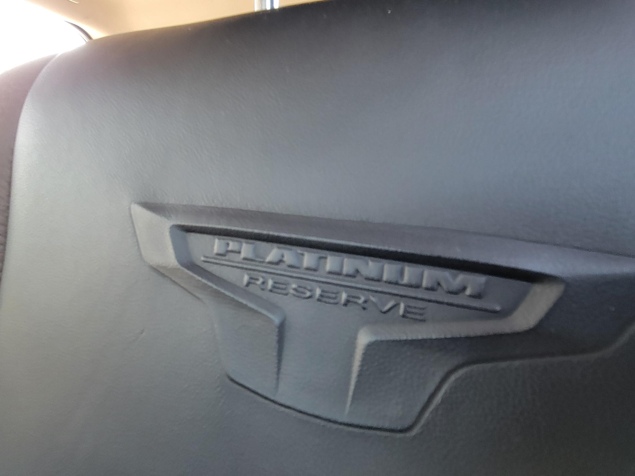 Nissan Titan 4x2 Crew Cab Platinum Reserve 2017