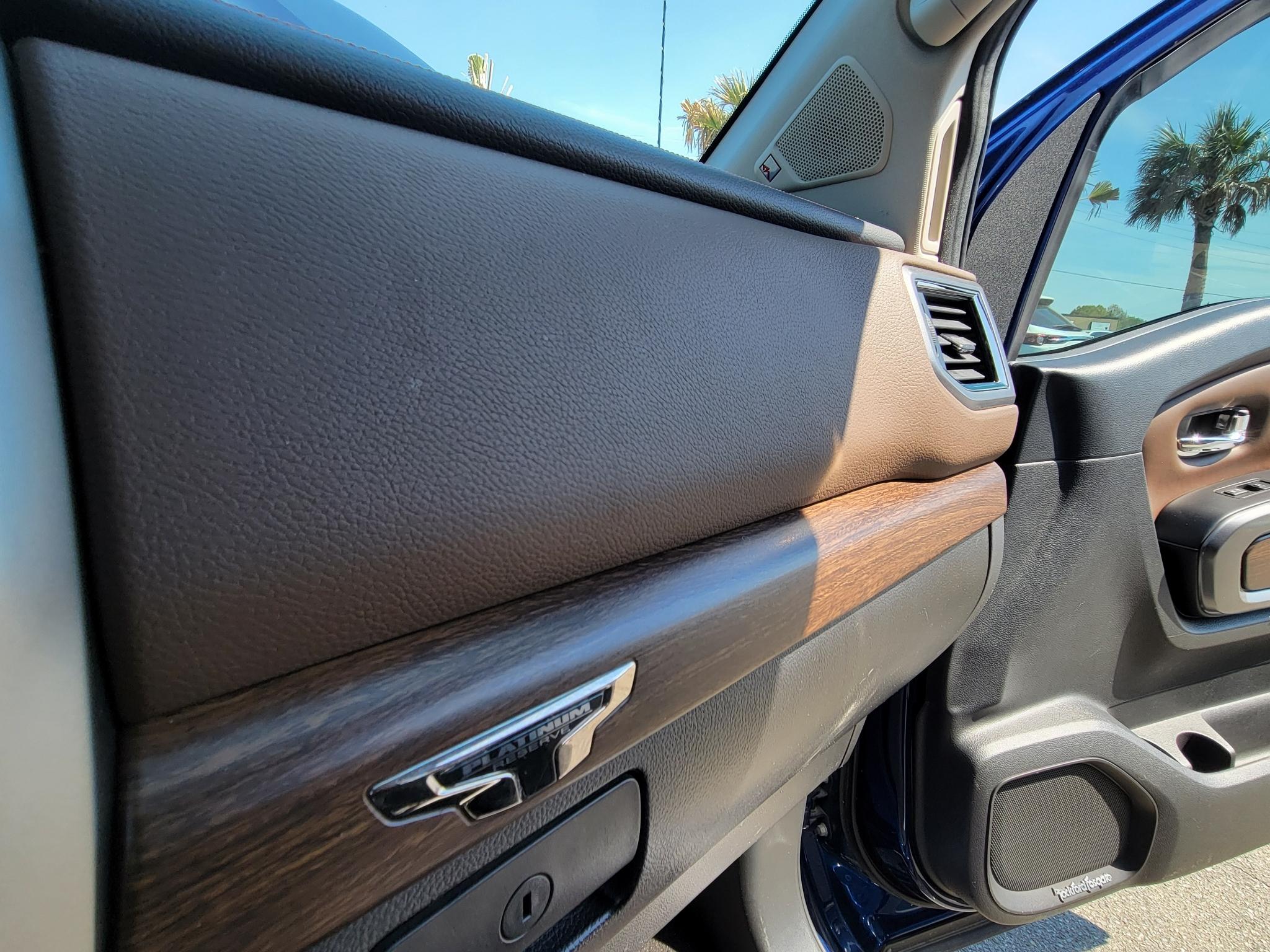 Nissan Titan 4x2 Crew Cab Platinum Reserve 2017