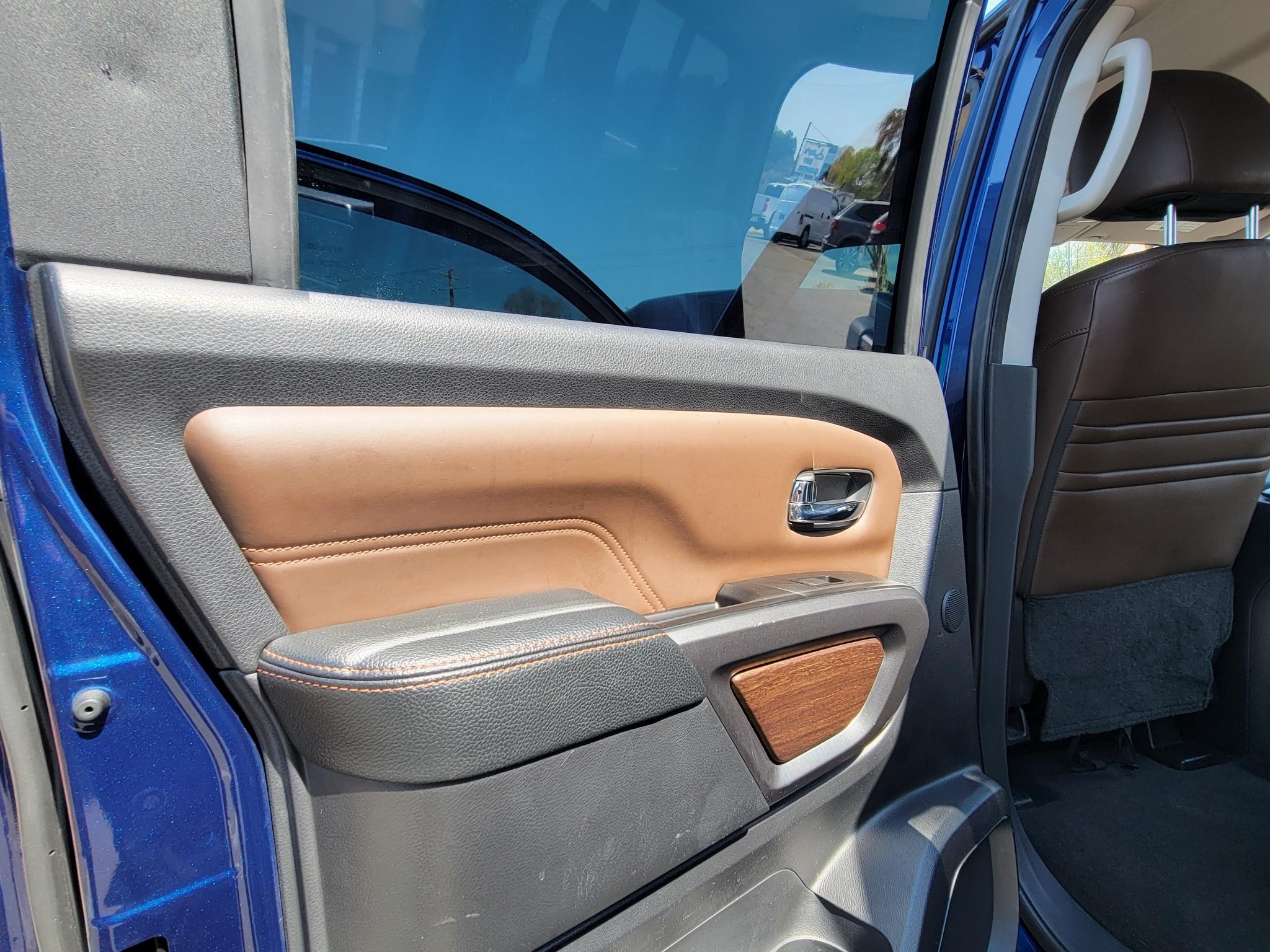 Nissan Titan 4x2 Crew Cab Platinum Reserve 2017