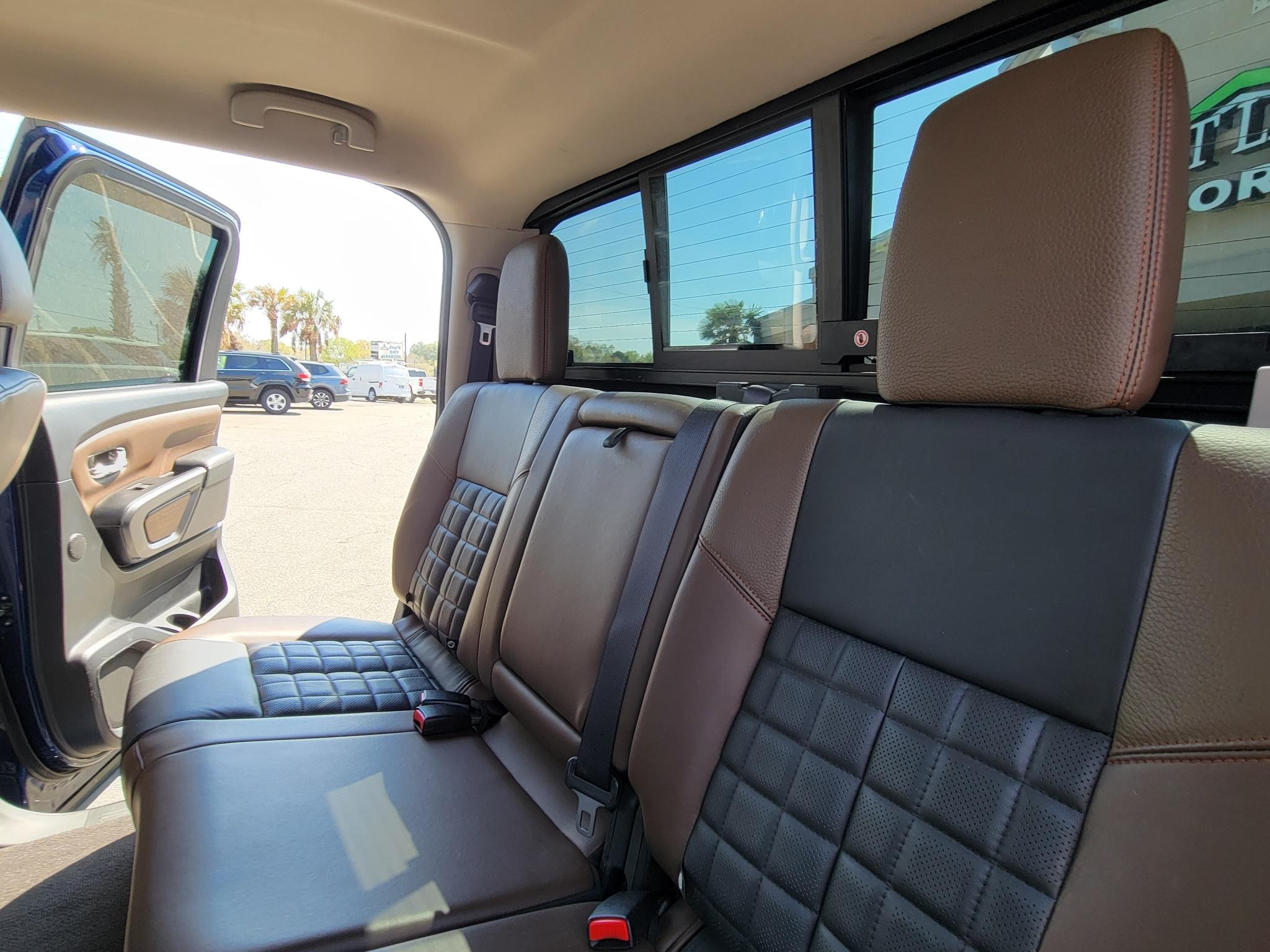 Nissan Titan 4x2 Crew Cab Platinum Reserve 2017