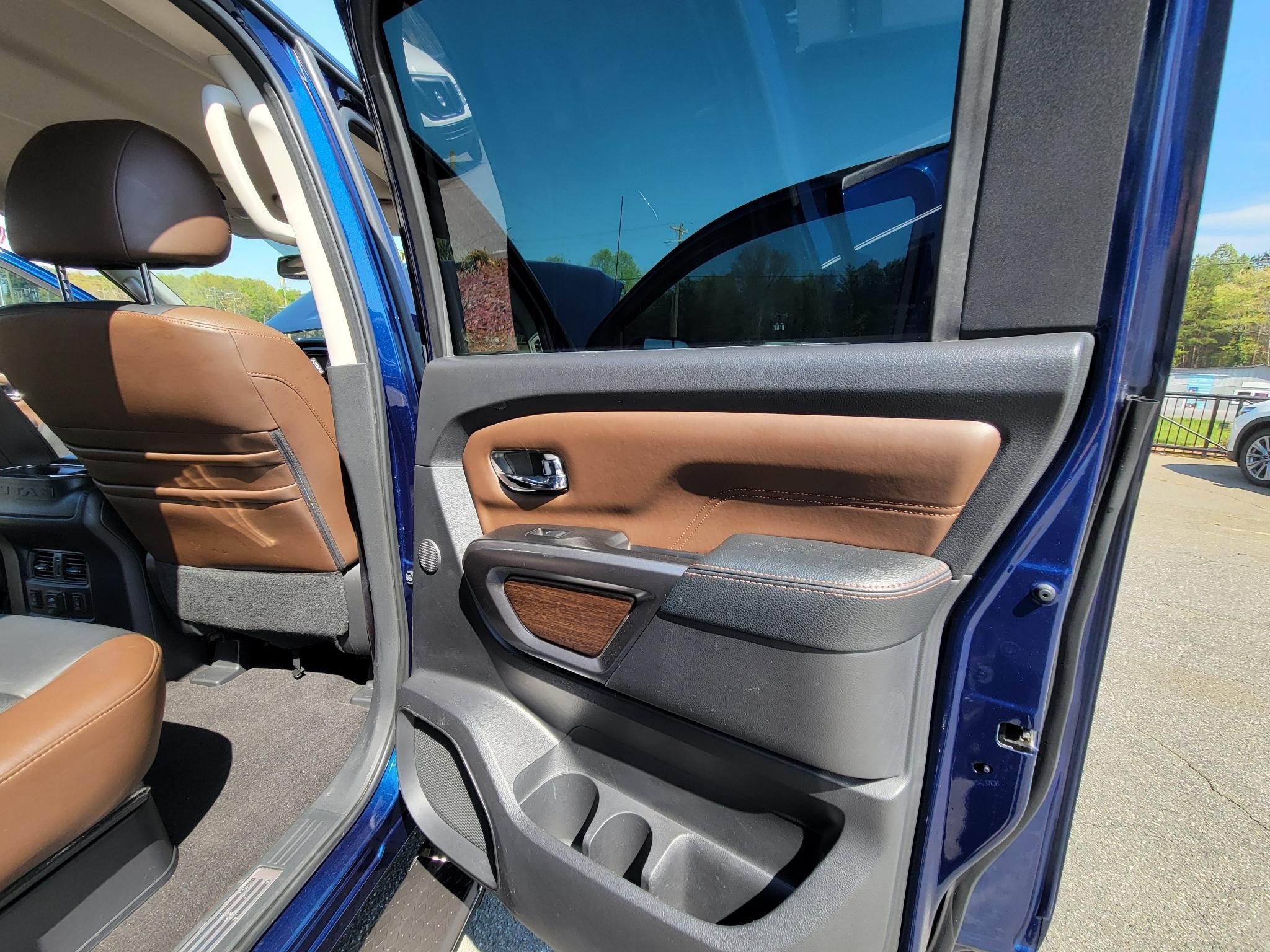 Nissan Titan 4x2 Crew Cab Platinum Reserve 2017