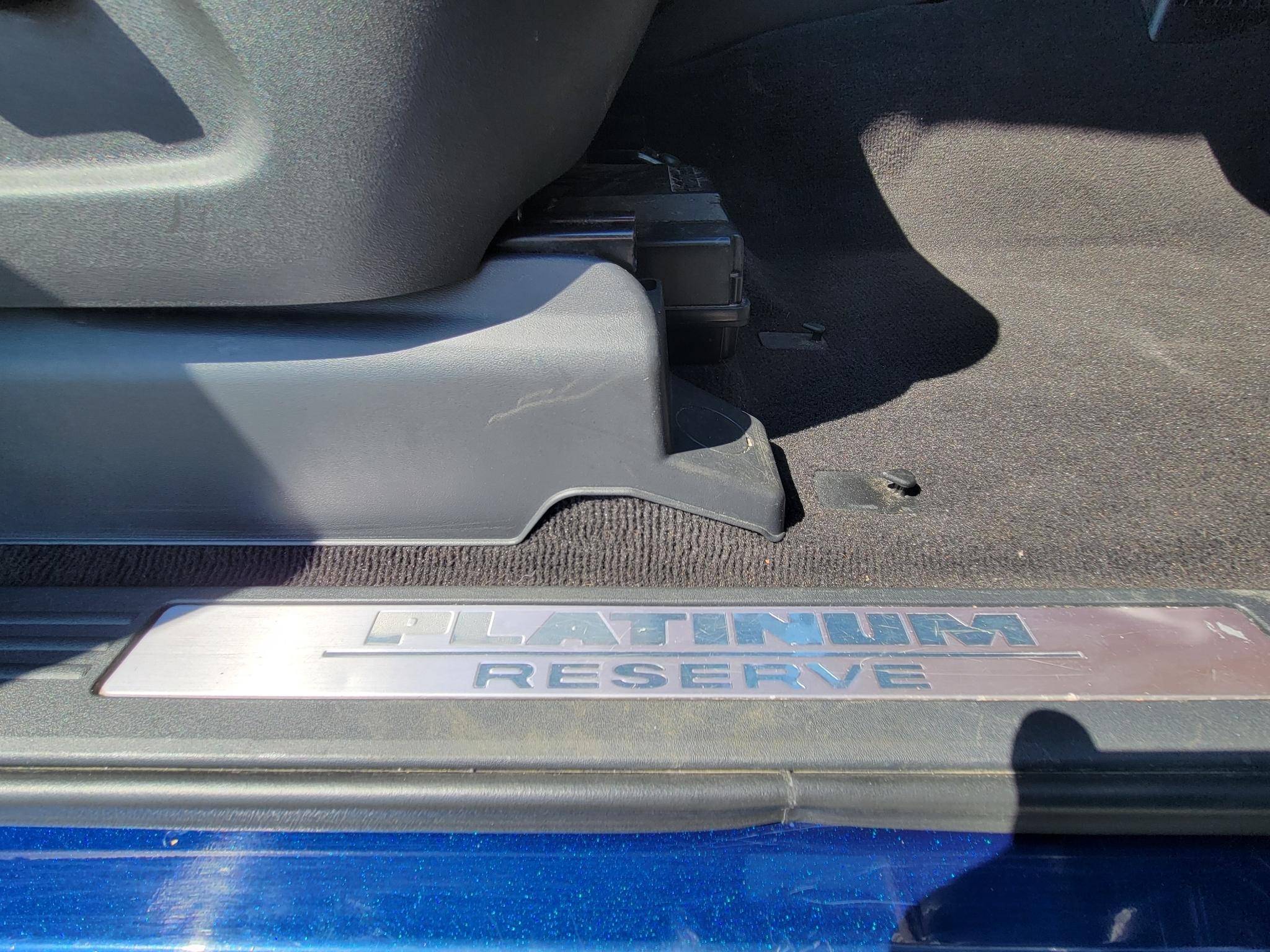 Nissan Titan 4x2 Crew Cab Platinum Reserve 2017