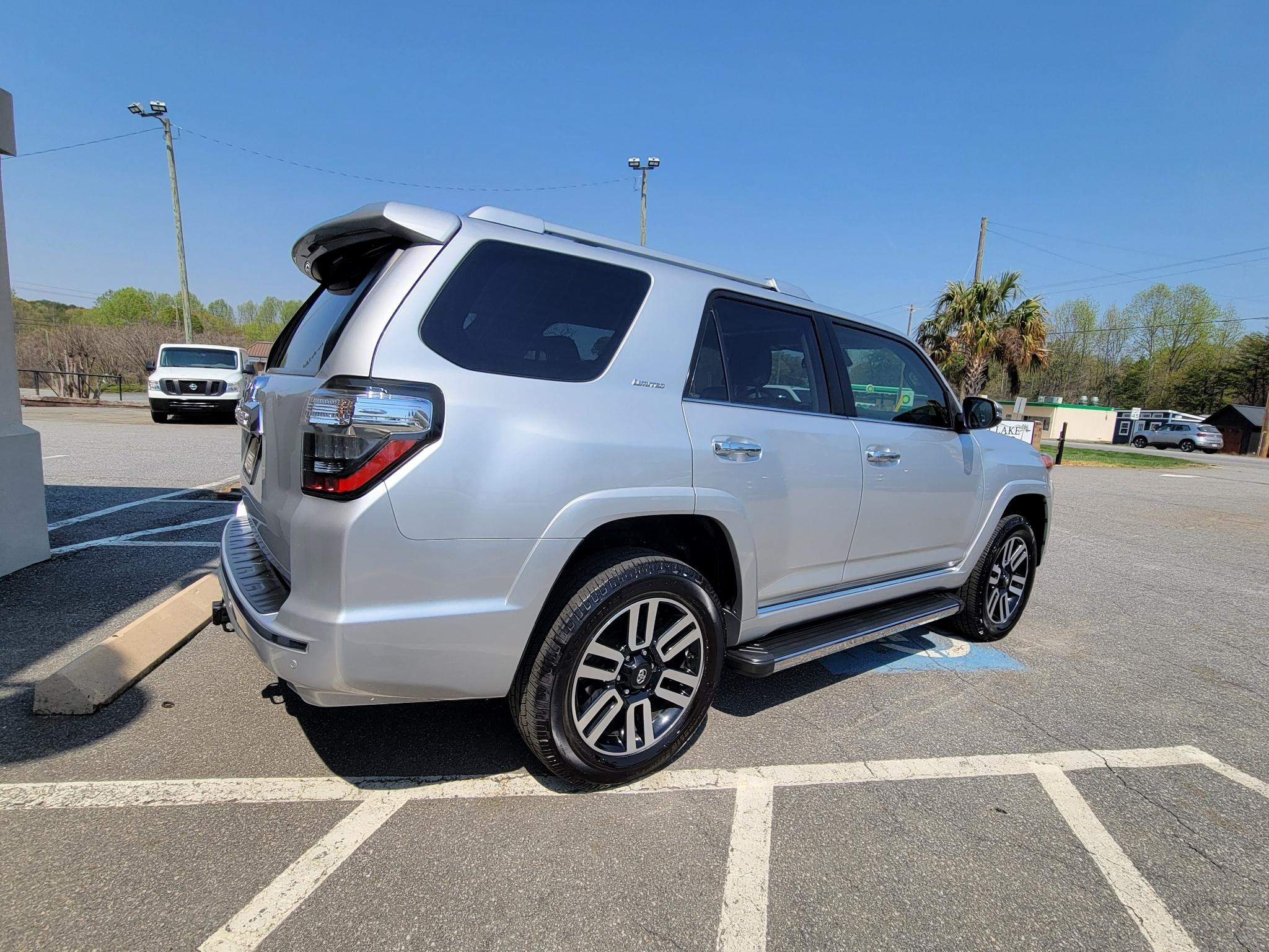 Toyota 4Runner Limited 4WD (Natl) 2022