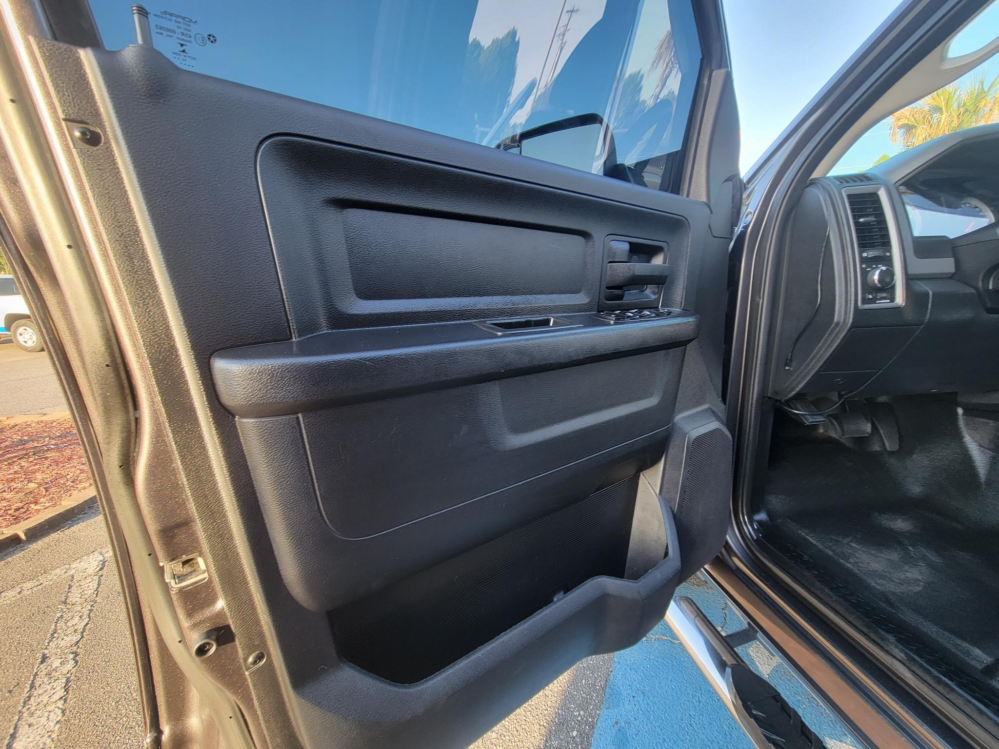 RAM 3500 4WD Crew Cab 169" Tradesman 2015