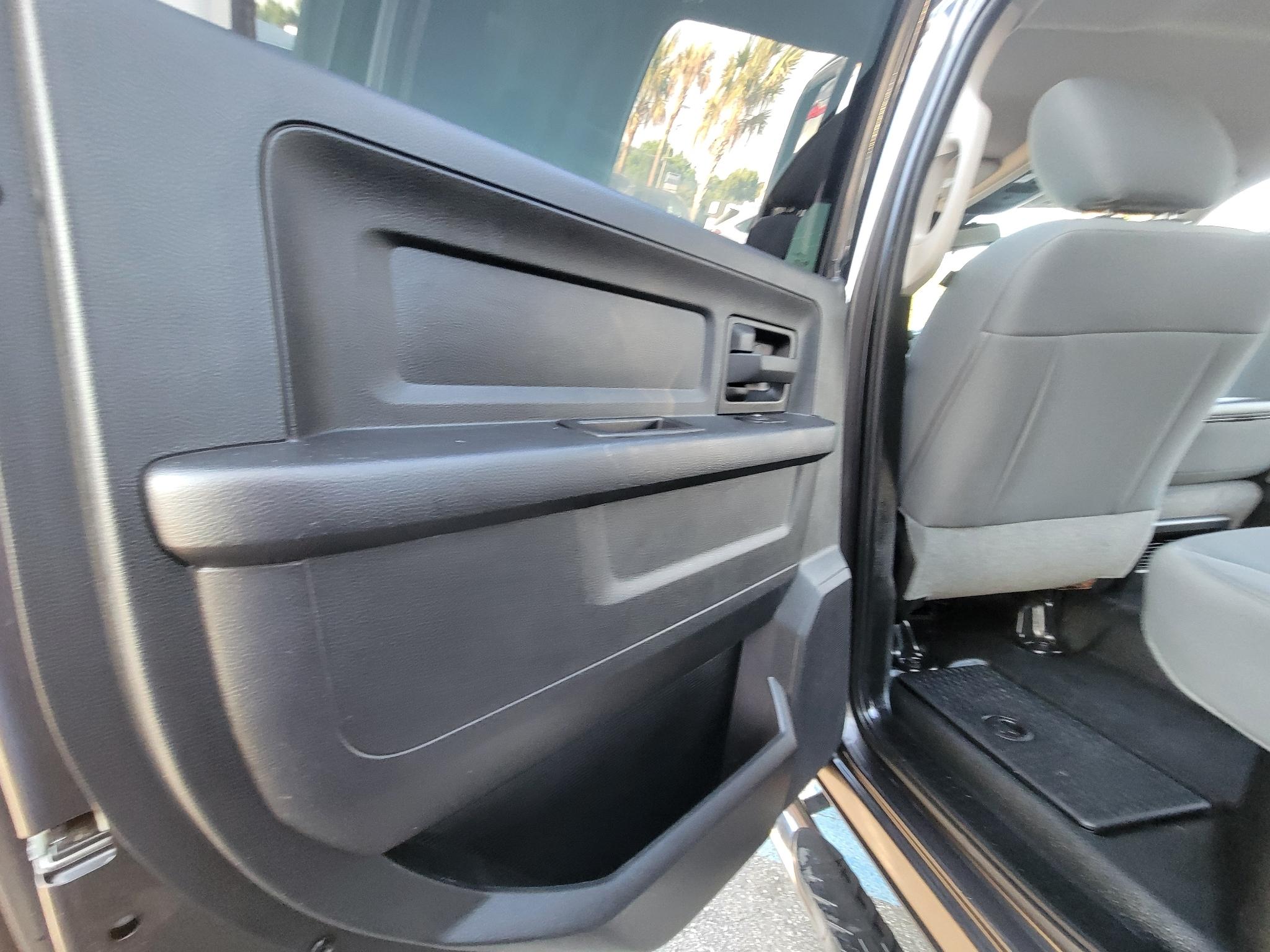 RAM 3500 4WD Crew Cab 169" Tradesman 2015