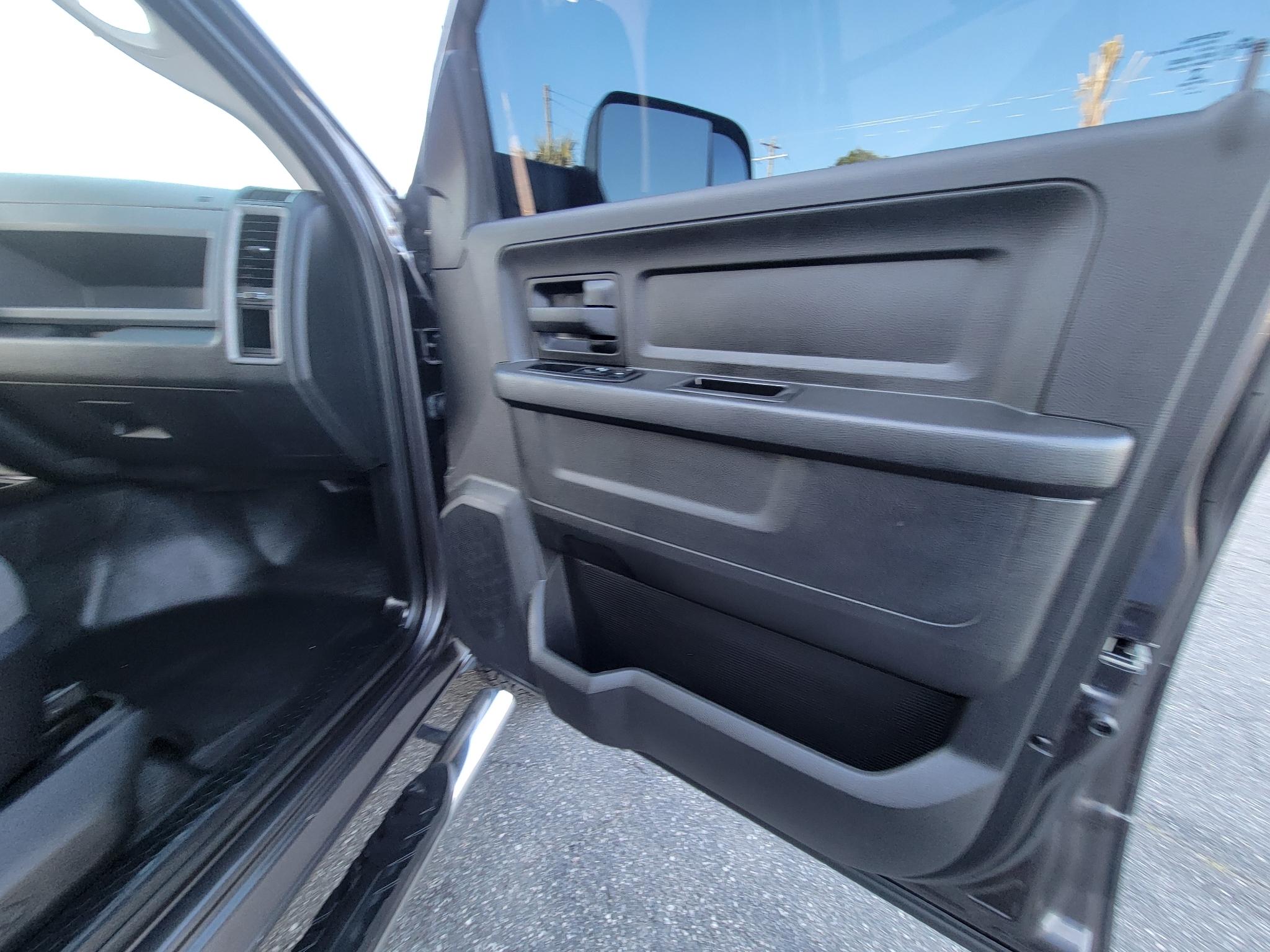 RAM 3500 4WD Crew Cab 169" Tradesman 2015