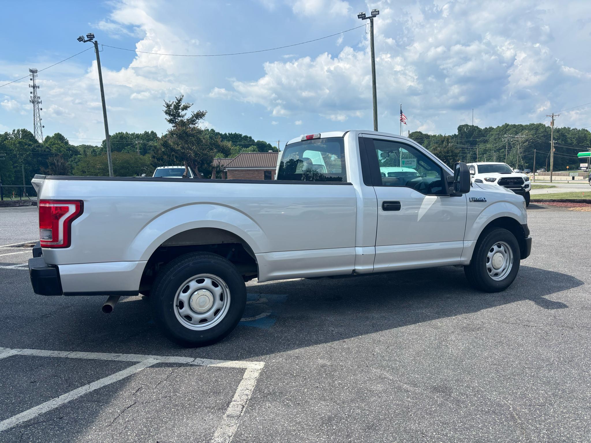 Ford F-150 2WD Reg Cab 141" XLT 2016