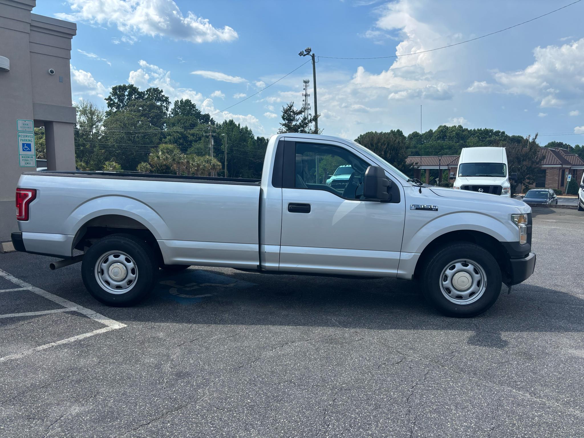 Ford F-150 2WD Reg Cab 141" XLT 2016
