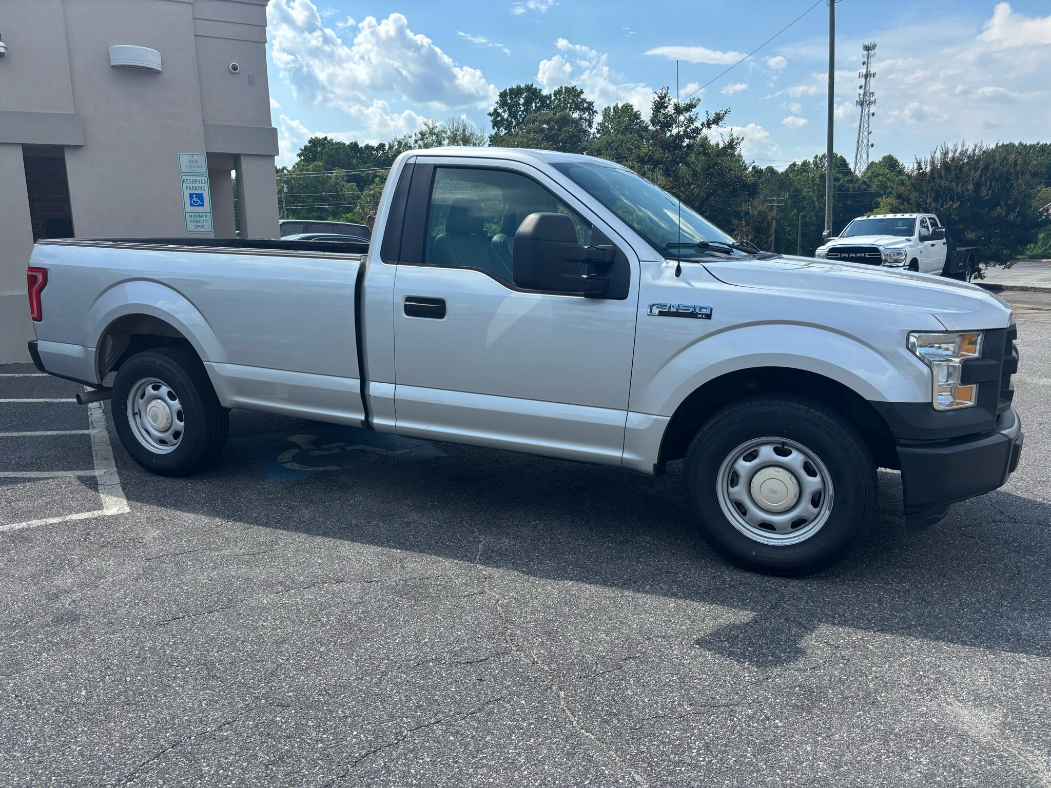 Ford F-150 2WD Reg Cab 141" XLT 2016