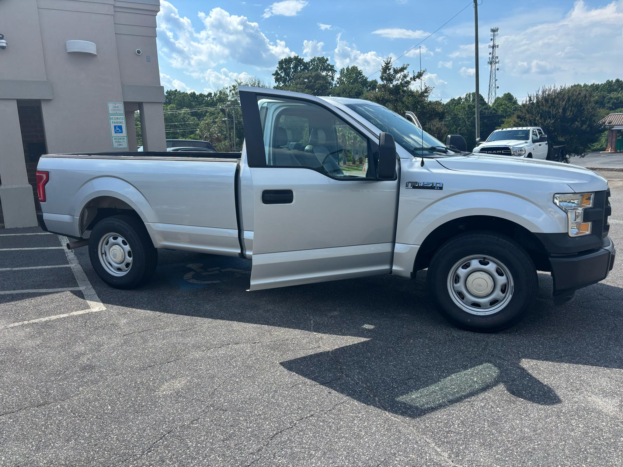 Ford F-150 2WD Reg Cab 141" XLT 2016