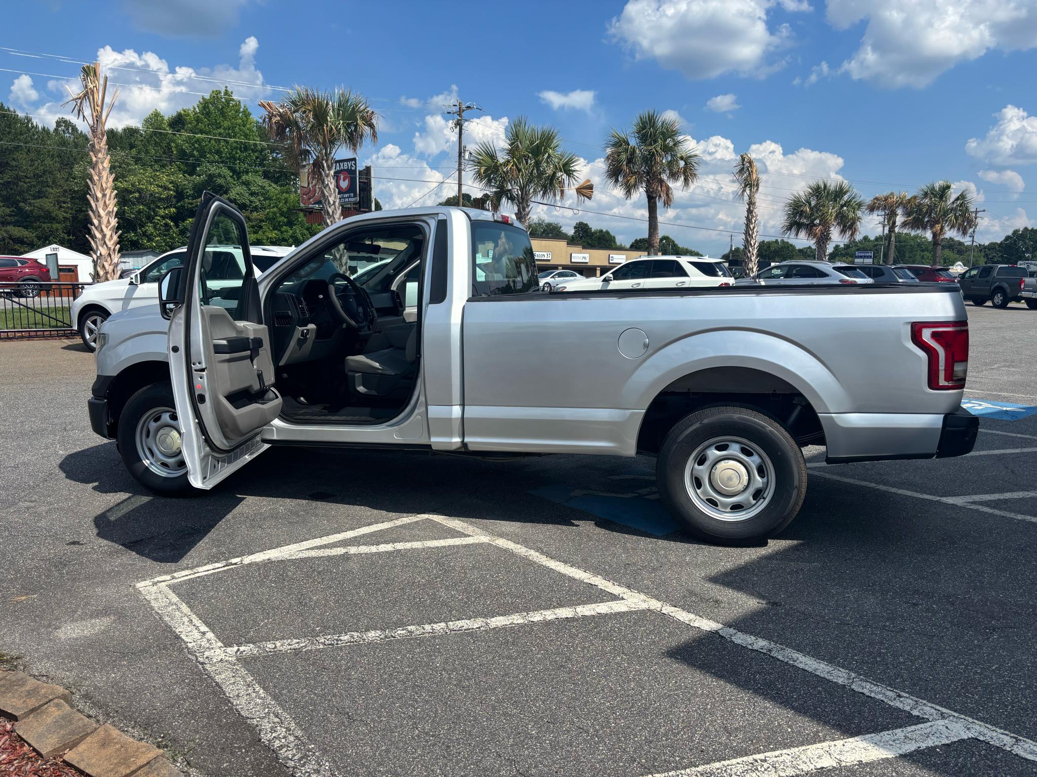 Ford F-150 2WD Reg Cab 141" XLT 2016