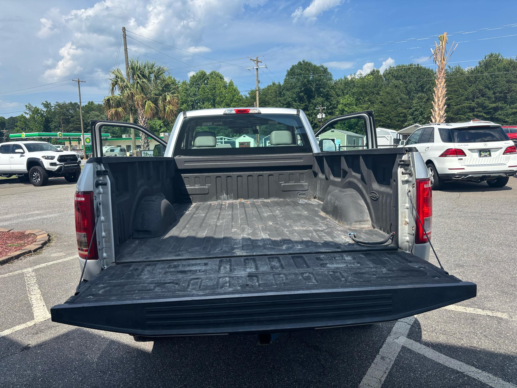 Ford F-150 2WD Reg Cab 141" XLT 2016