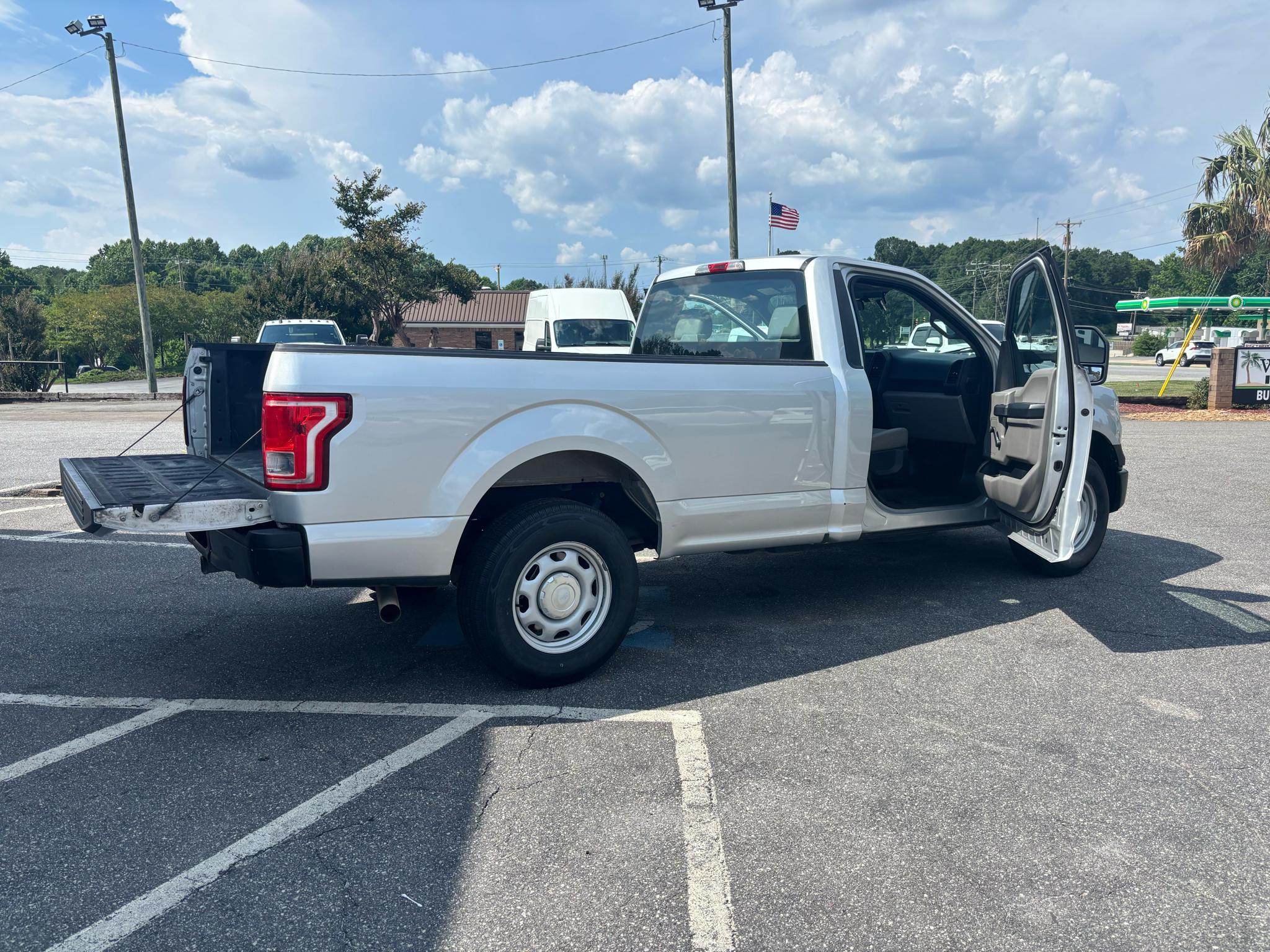 Ford F-150 2WD Reg Cab 141" XLT 2016
