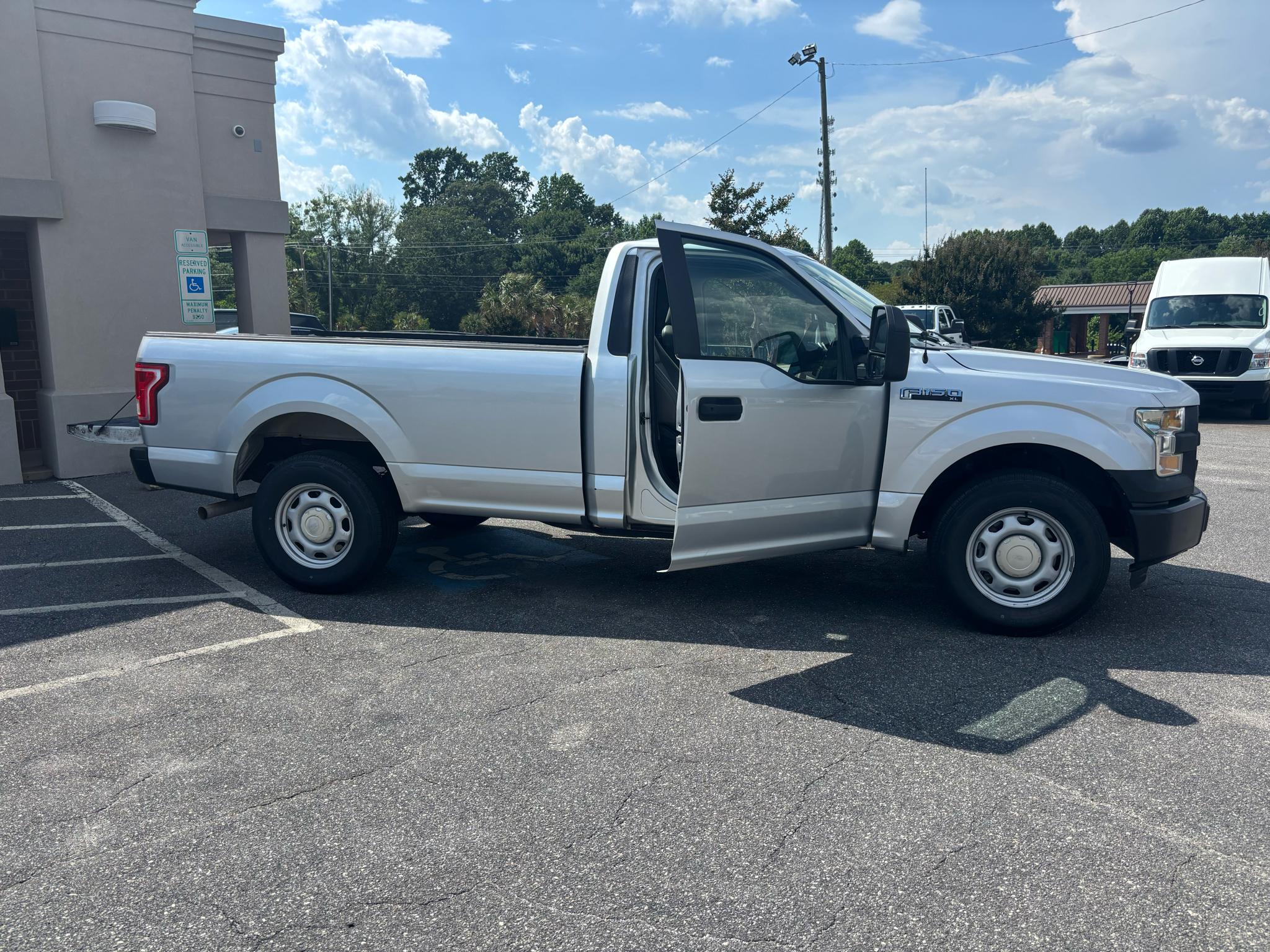 Ford F-150 2WD Reg Cab 141" XLT 2016