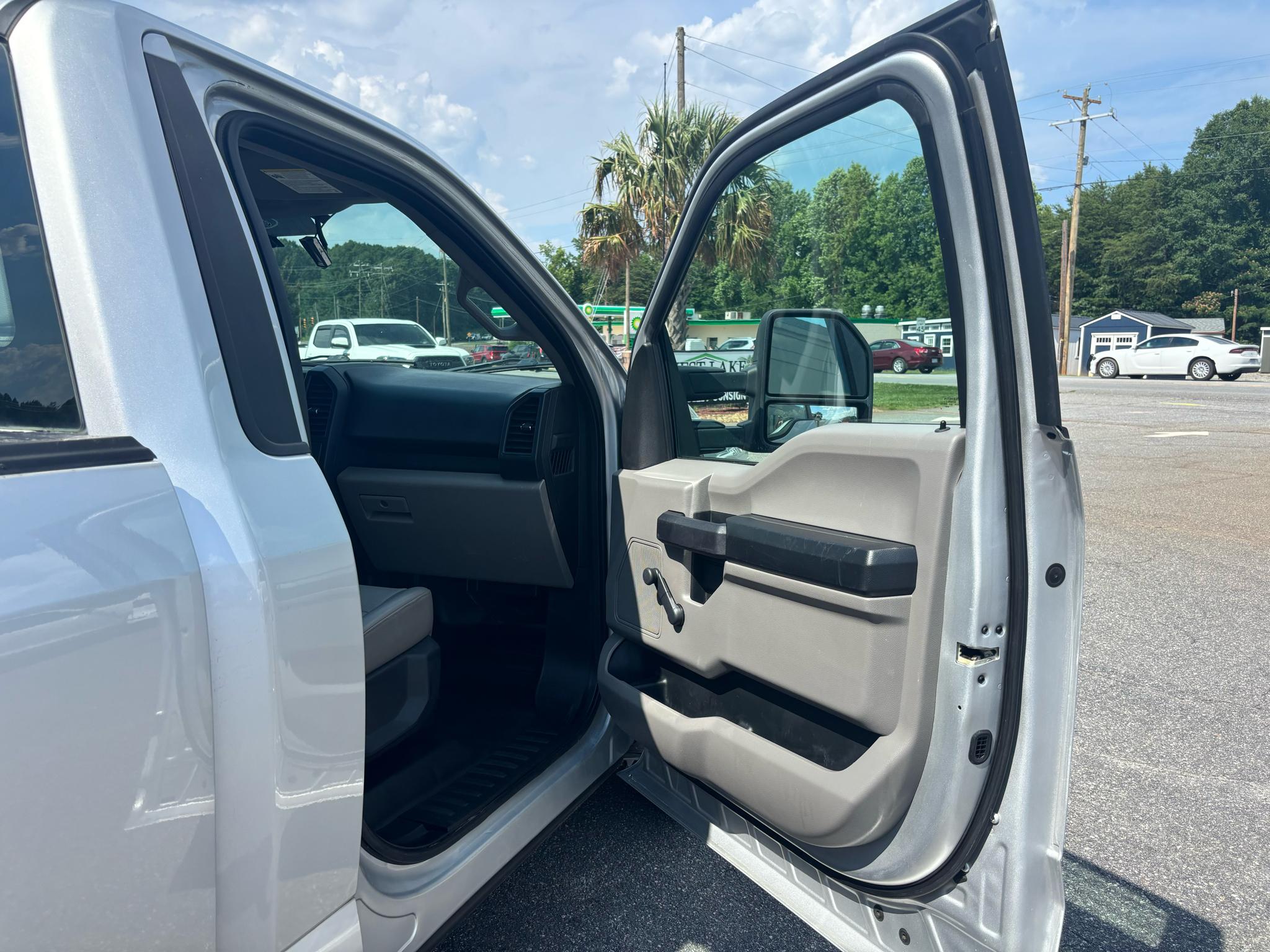 Ford F-150 2WD Reg Cab 141" XLT 2016