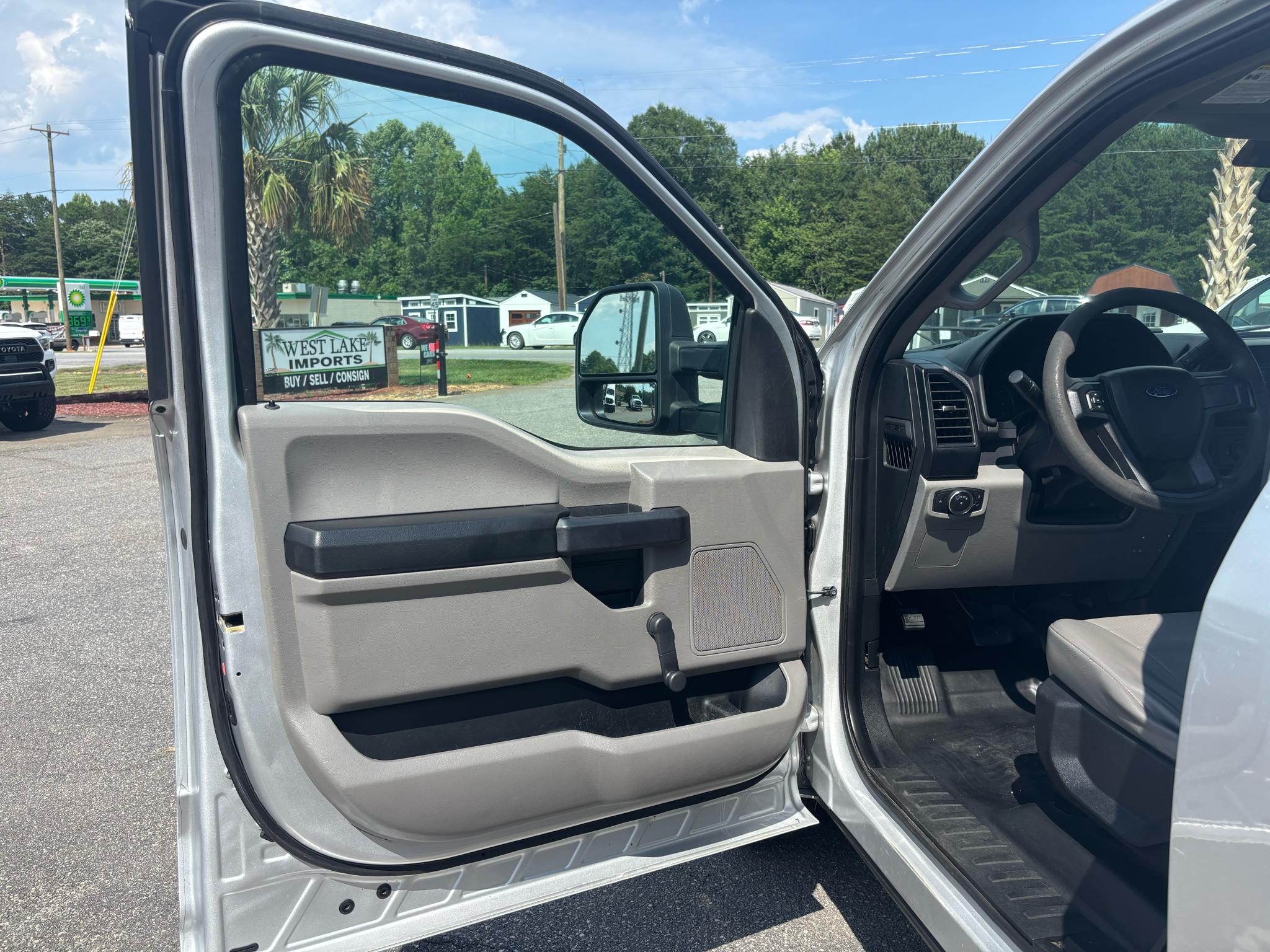 Ford F-150 2WD Reg Cab 141" XLT 2016