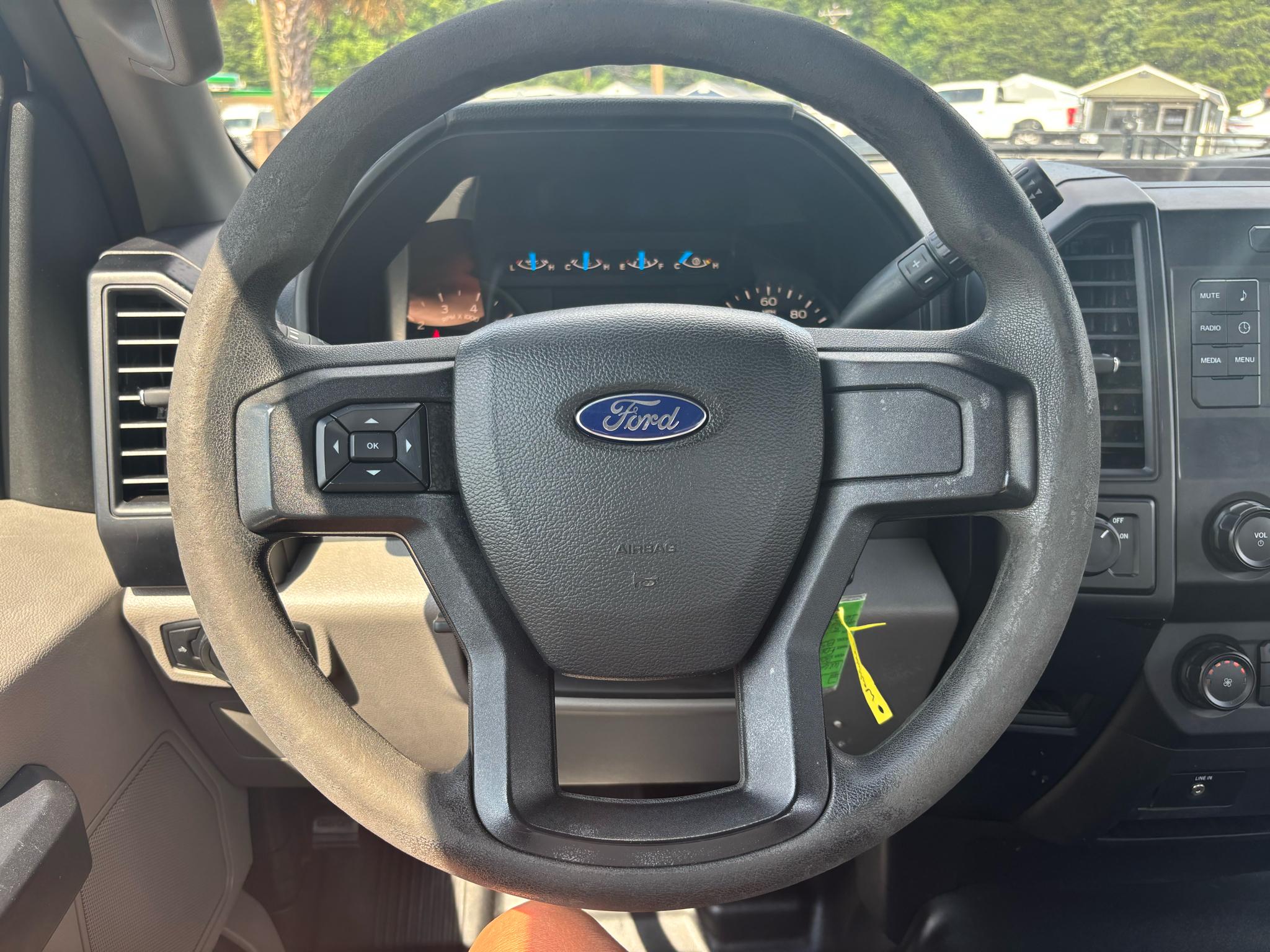 Ford F-150 2WD Reg Cab 141" XLT 2016