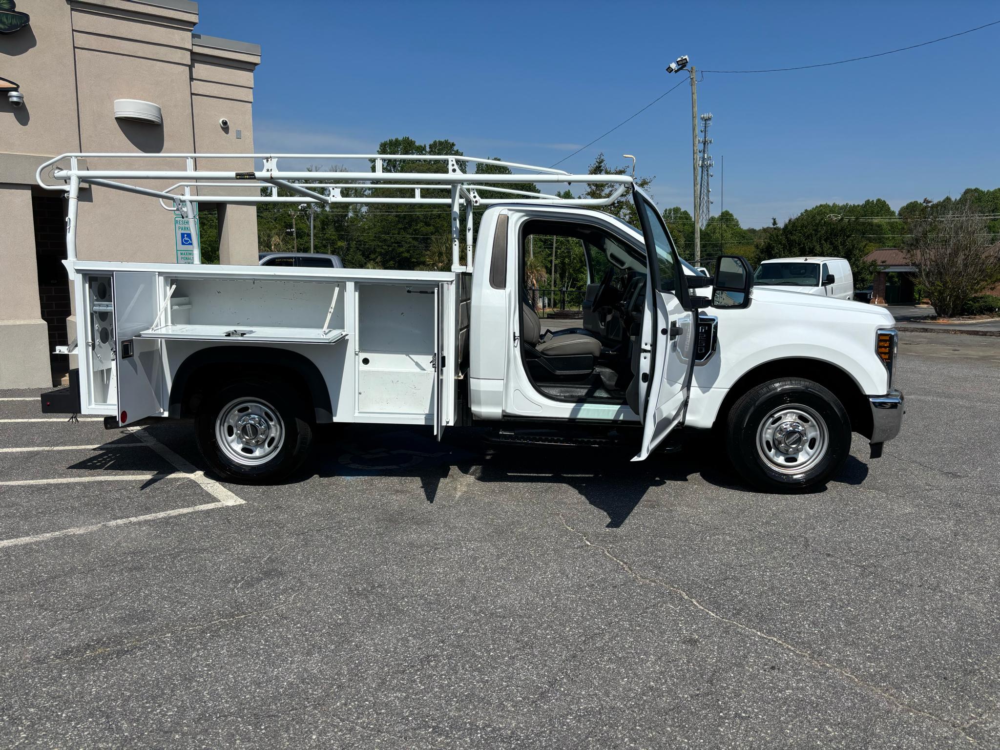 Ford Super Duty F-250 SRW XLT 2WD Reg Cab 8' Box 2019
