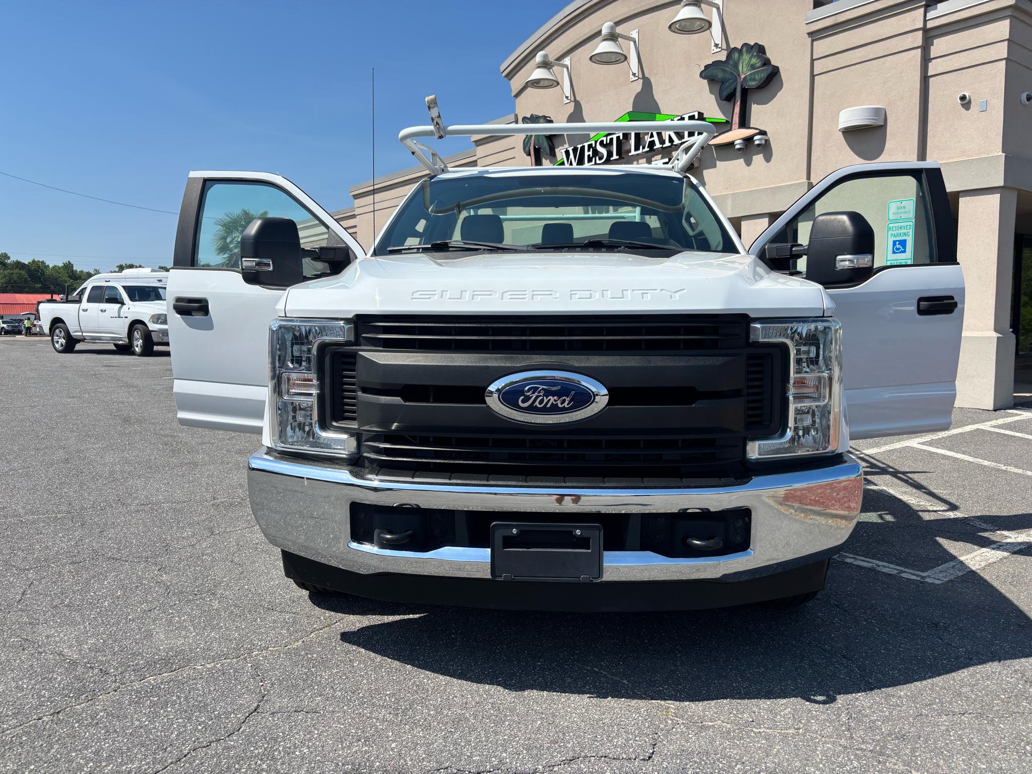 Ford Super Duty F-250 SRW XLT 2WD Reg Cab 8' Box 2019