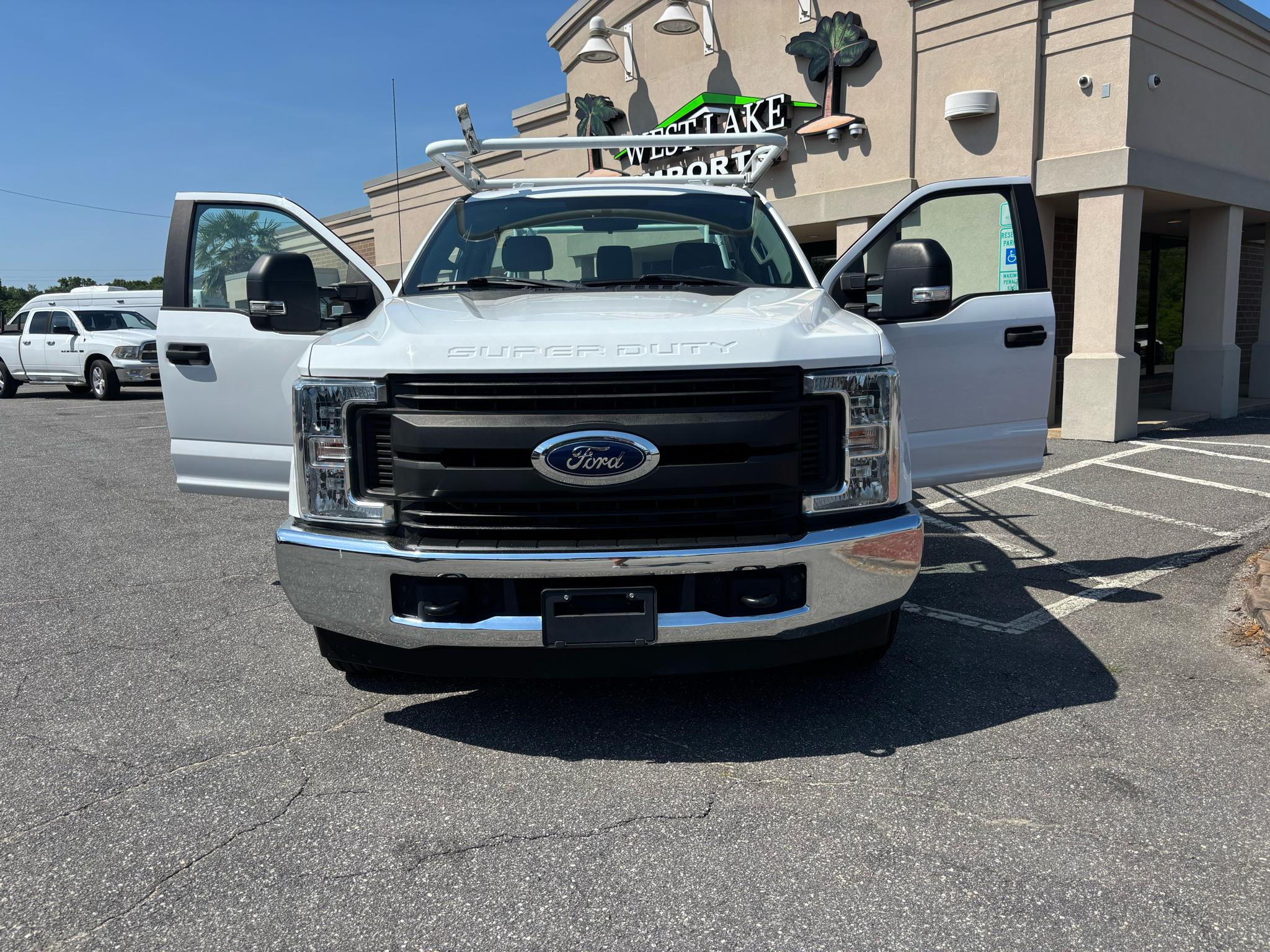 Ford Super Duty F-250 SRW XLT 2WD Reg Cab 8' Box 2019