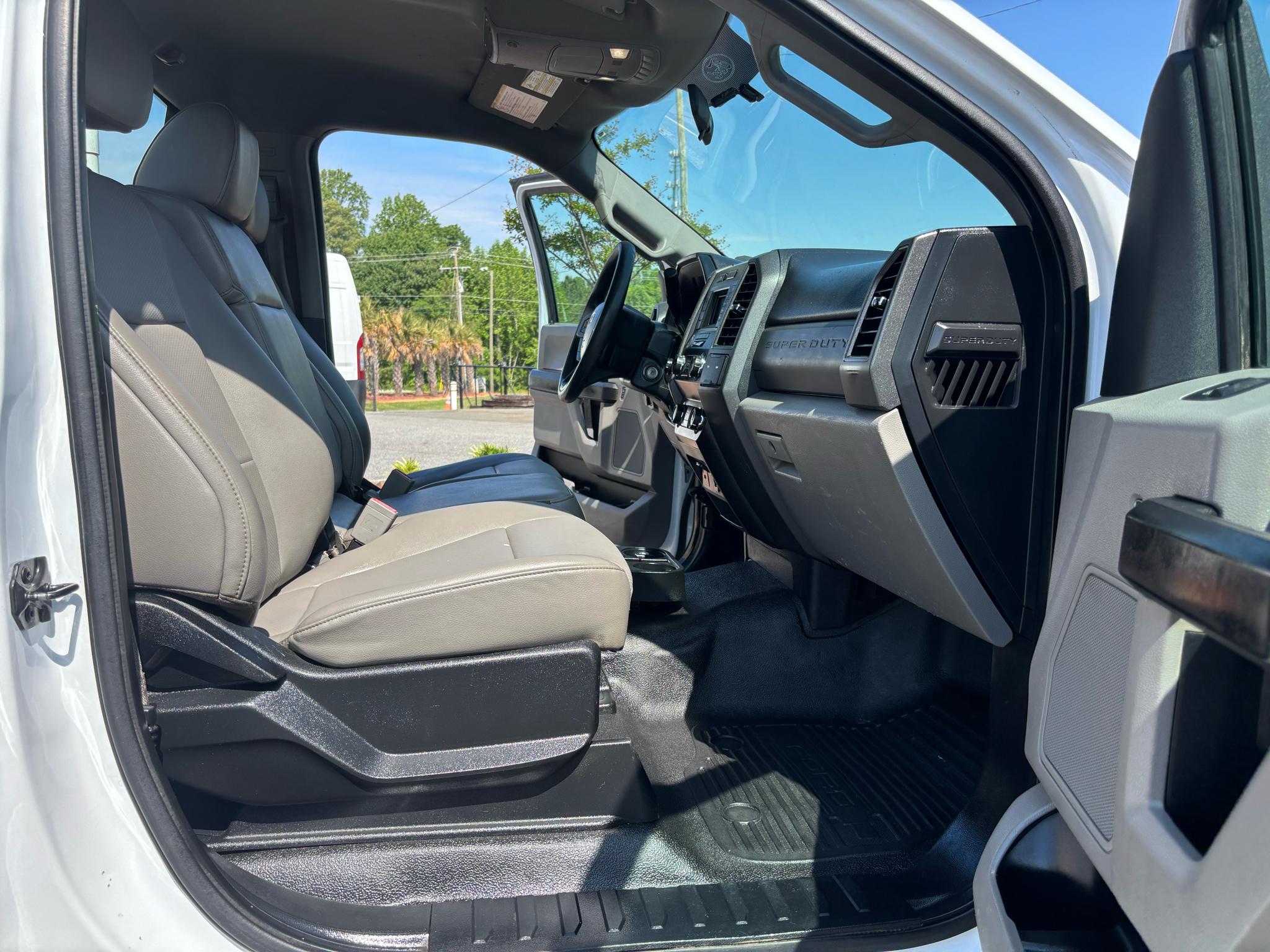 Ford Super Duty F-250 SRW XLT 2WD Reg Cab 8' Box 2019