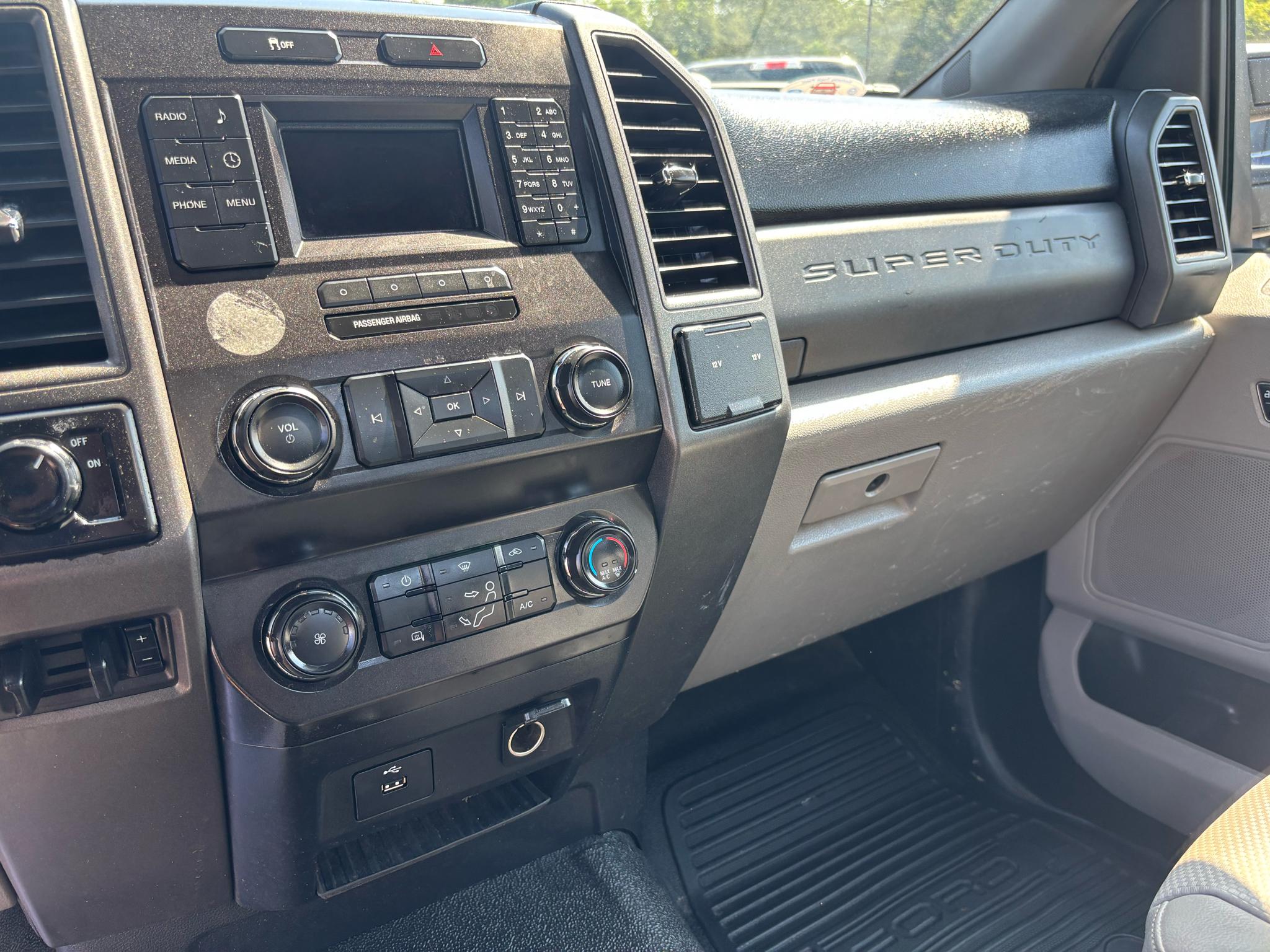Ford Super Duty F-250 SRW XLT 2WD Reg Cab 8' Box 2019
