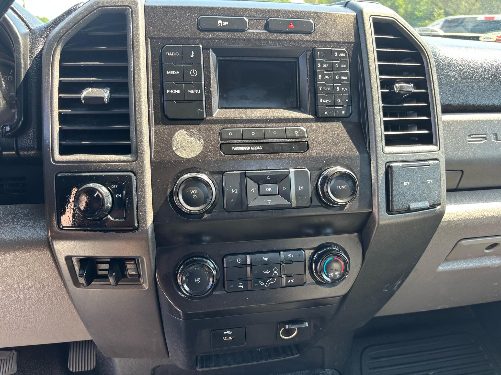 Ford Super Duty F-250 SRW XLT 2WD Reg Cab 8' Box 2019