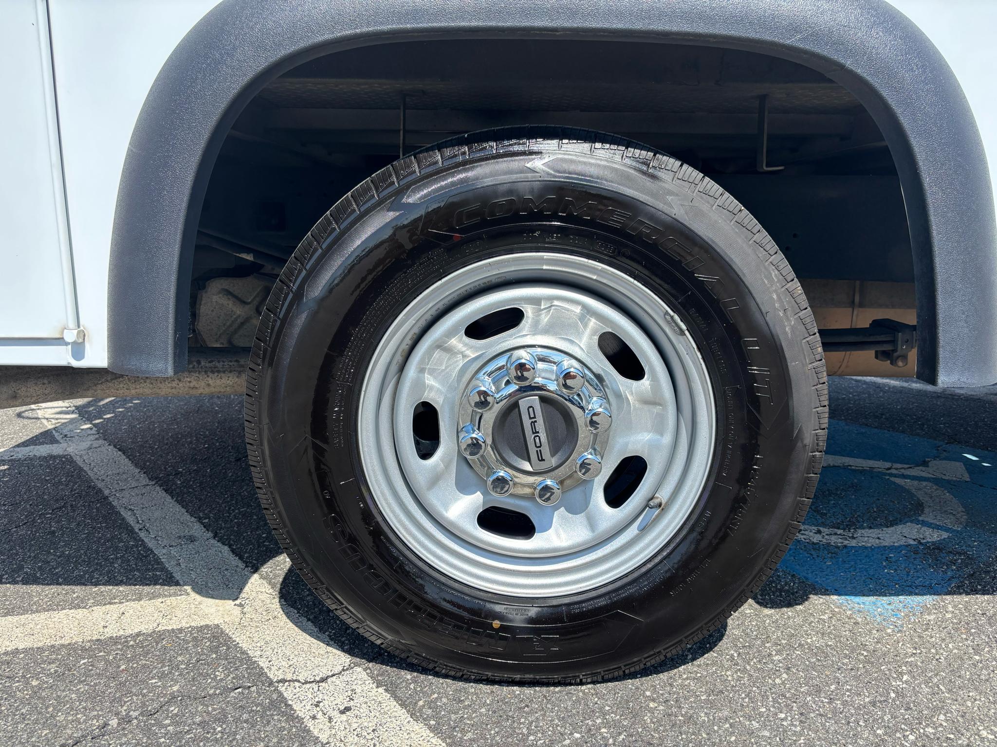 Ford Super Duty F-250 SRW XLT 2WD Reg Cab 8' Box 2019