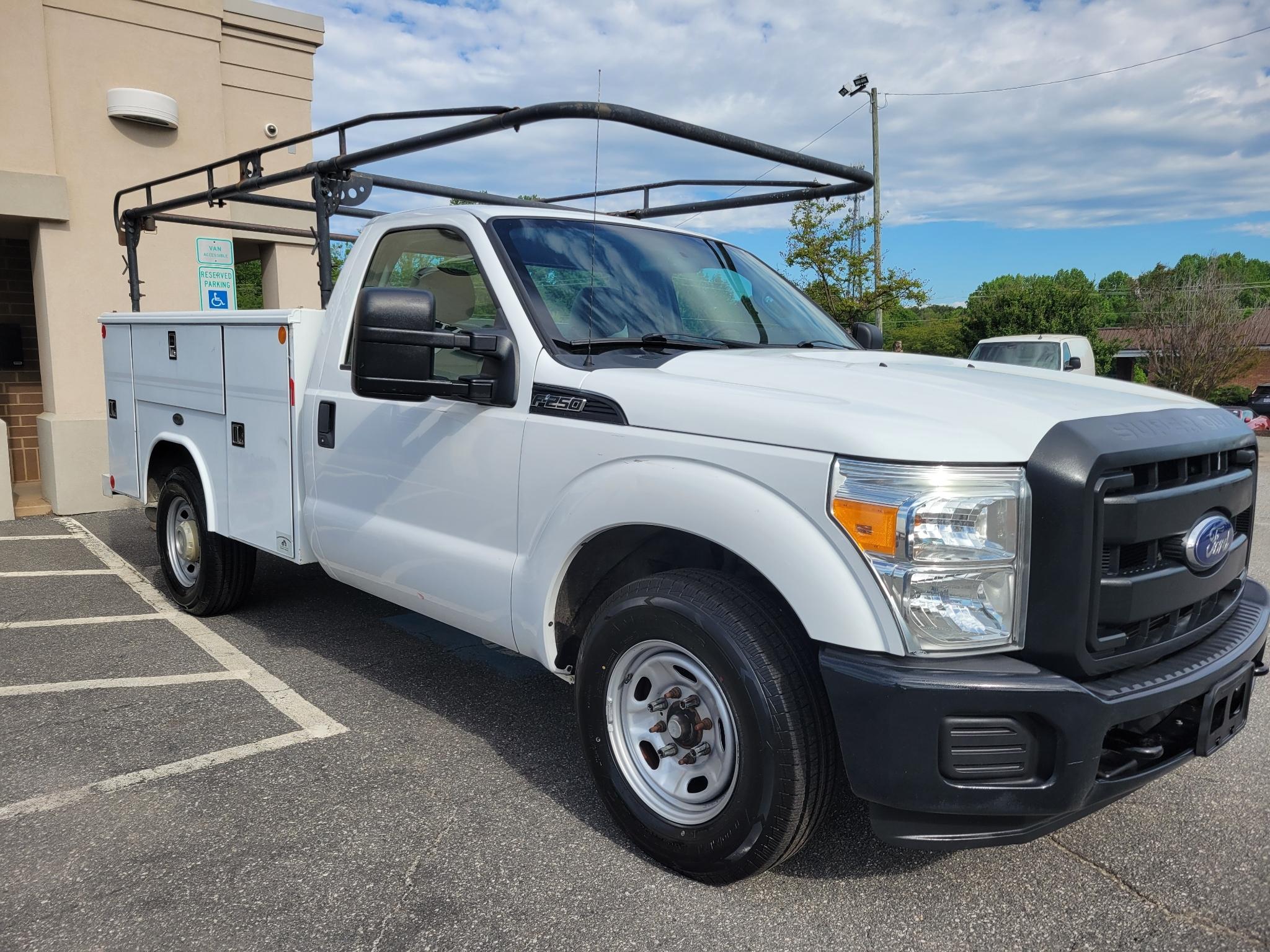 Ford Super Duty F-250 SRW 2WD Reg Cab 137" XLT 2014