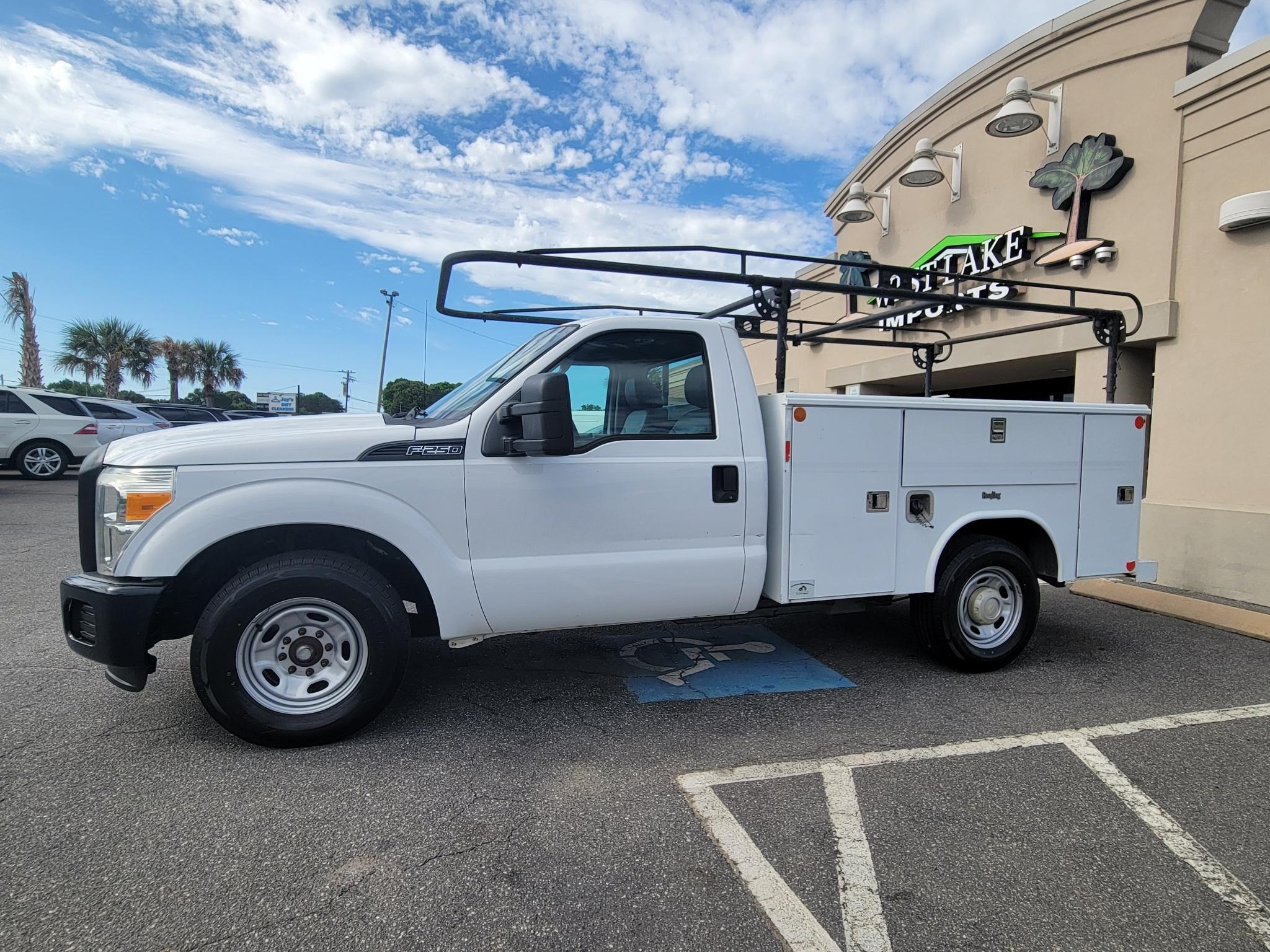 Ford Super Duty F-250 SRW 2WD Reg Cab 137" XLT 2014