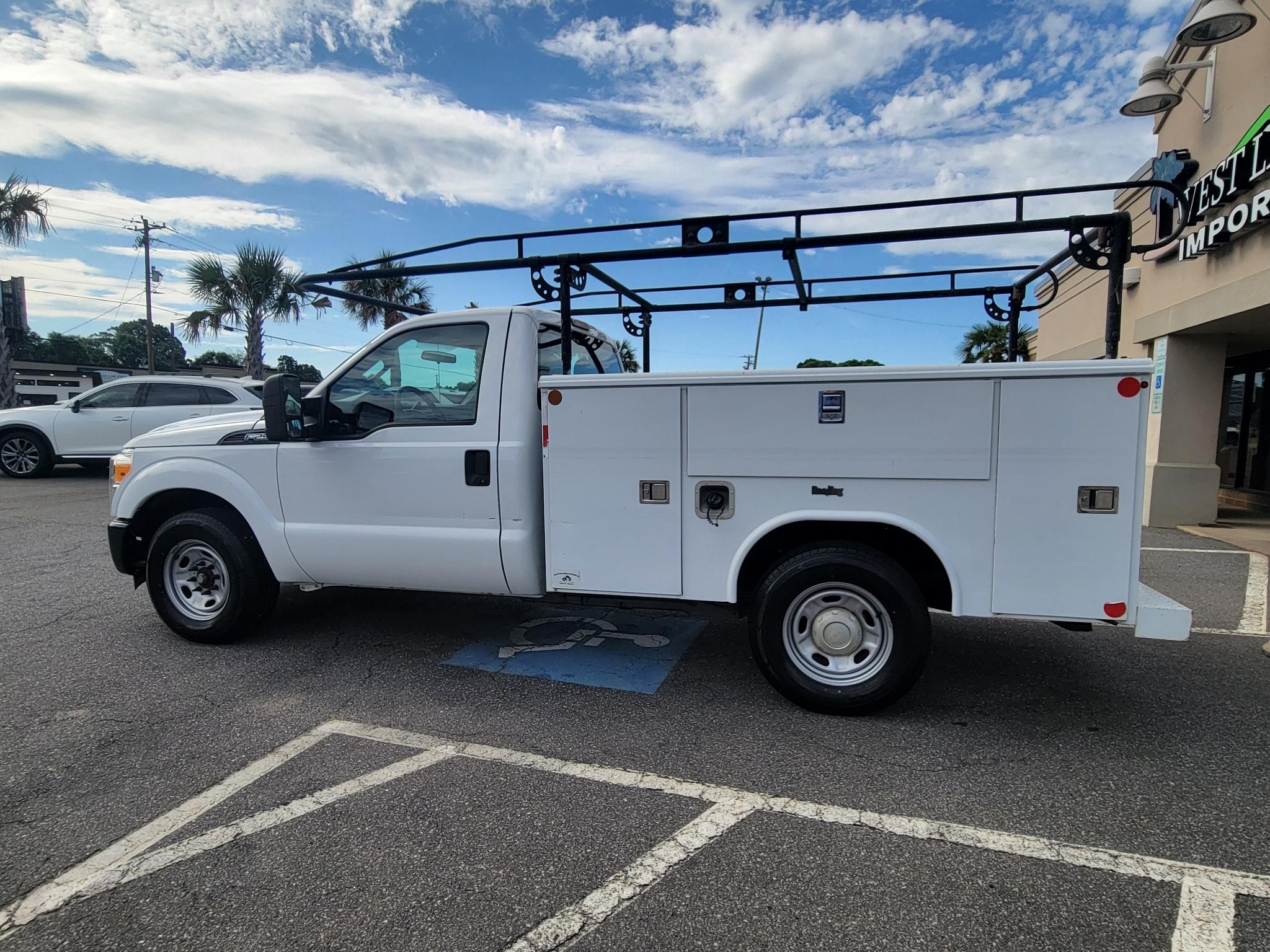 Ford Super Duty F-250 SRW 2WD Reg Cab 137" XLT 2014