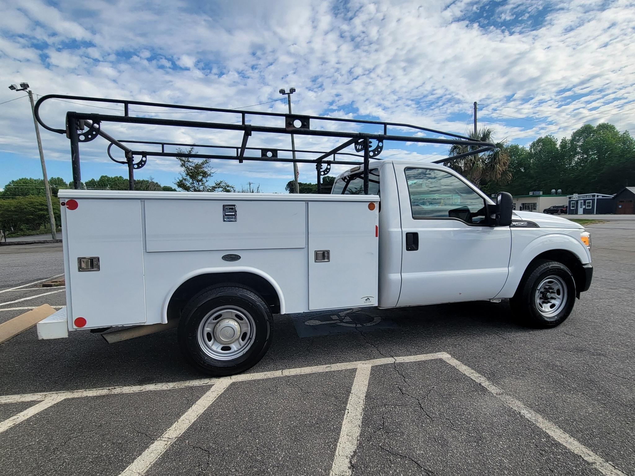 Ford Super Duty F-250 SRW 2WD Reg Cab 137" XLT 2014
