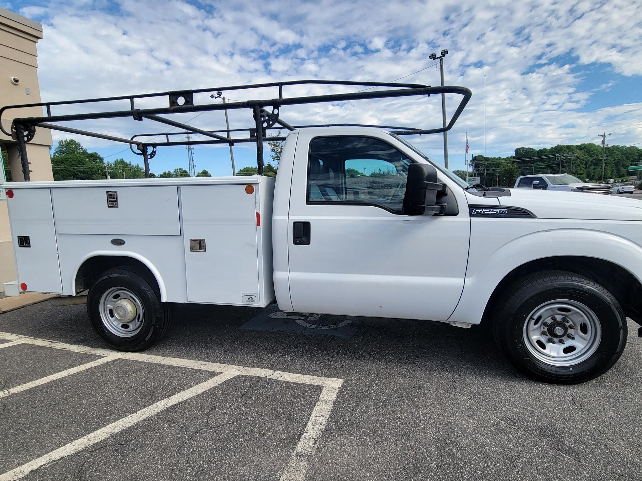 Ford Super Duty F-250 SRW 2WD Reg Cab 137" XLT 2014