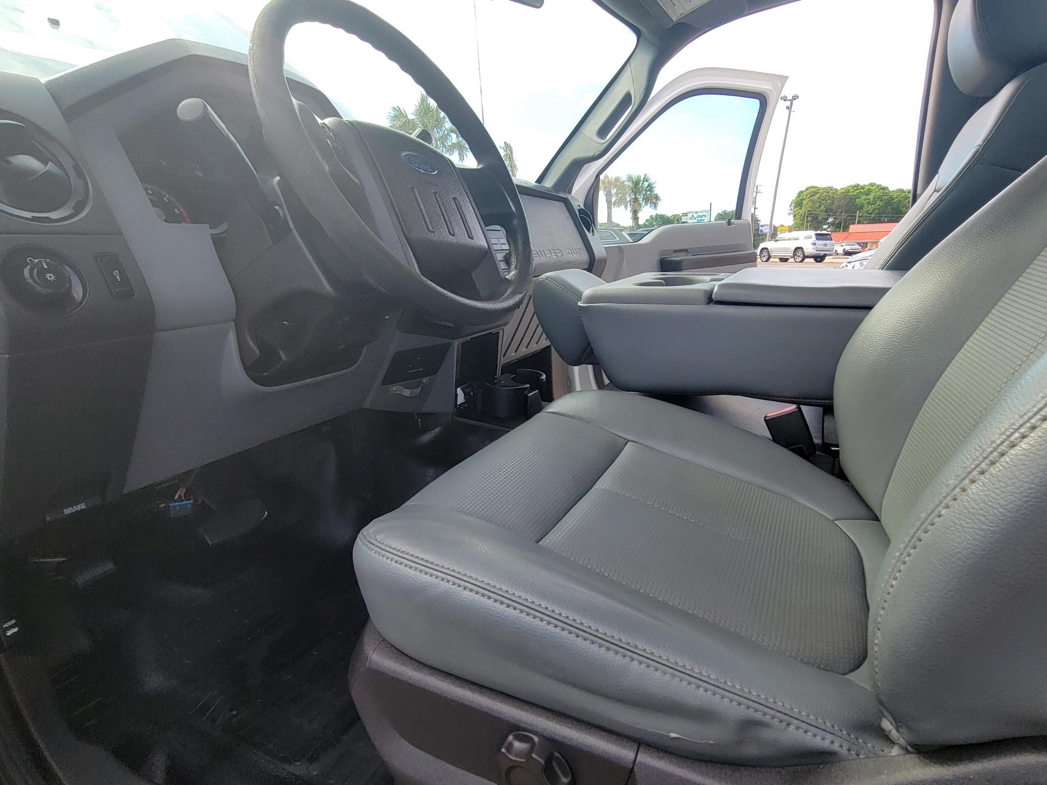 Ford Super Duty F-250 SRW 2WD Reg Cab 137" XLT 2014