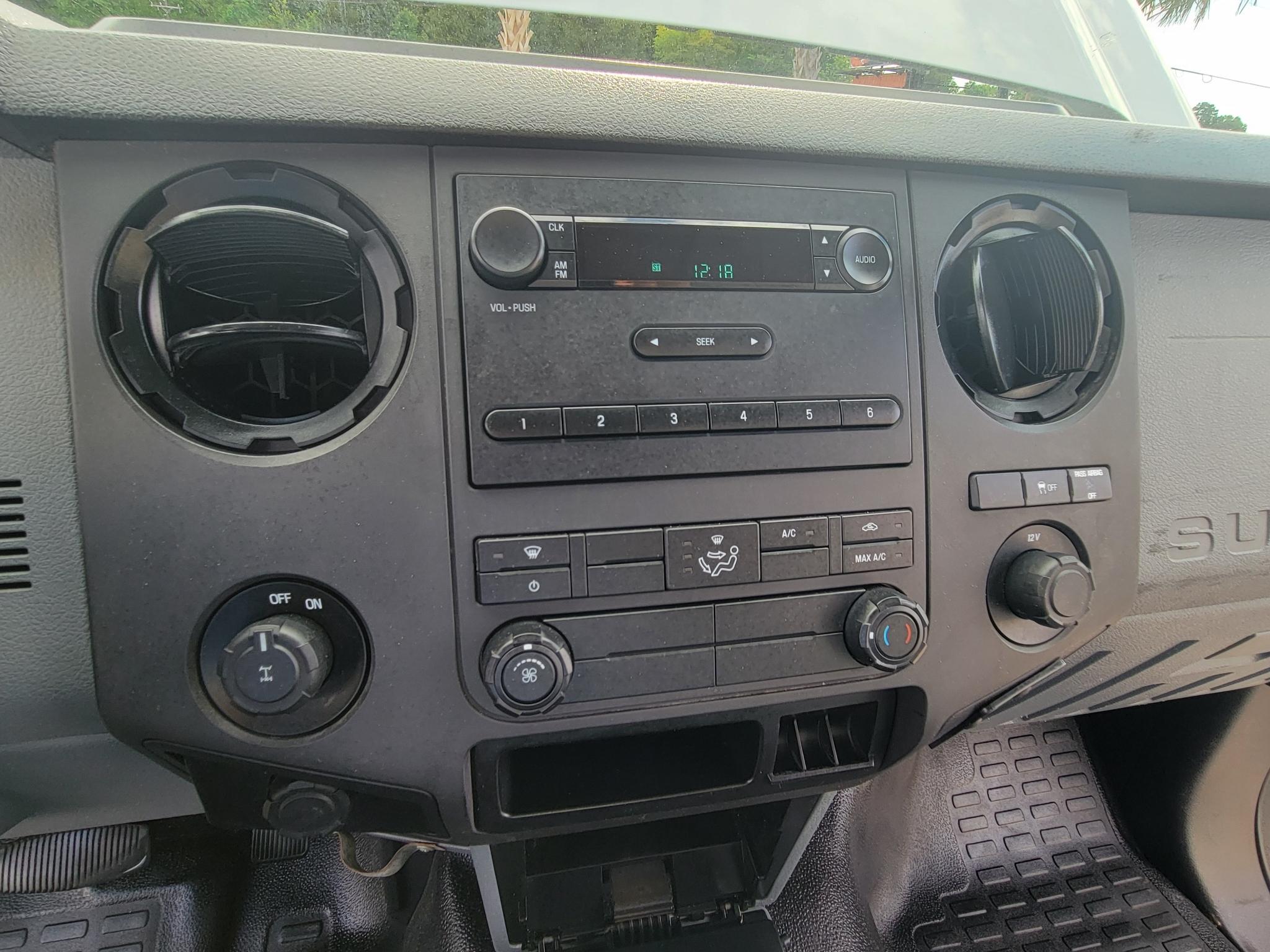 Ford Super Duty F-250 SRW 2WD Reg Cab 137" XLT 2014