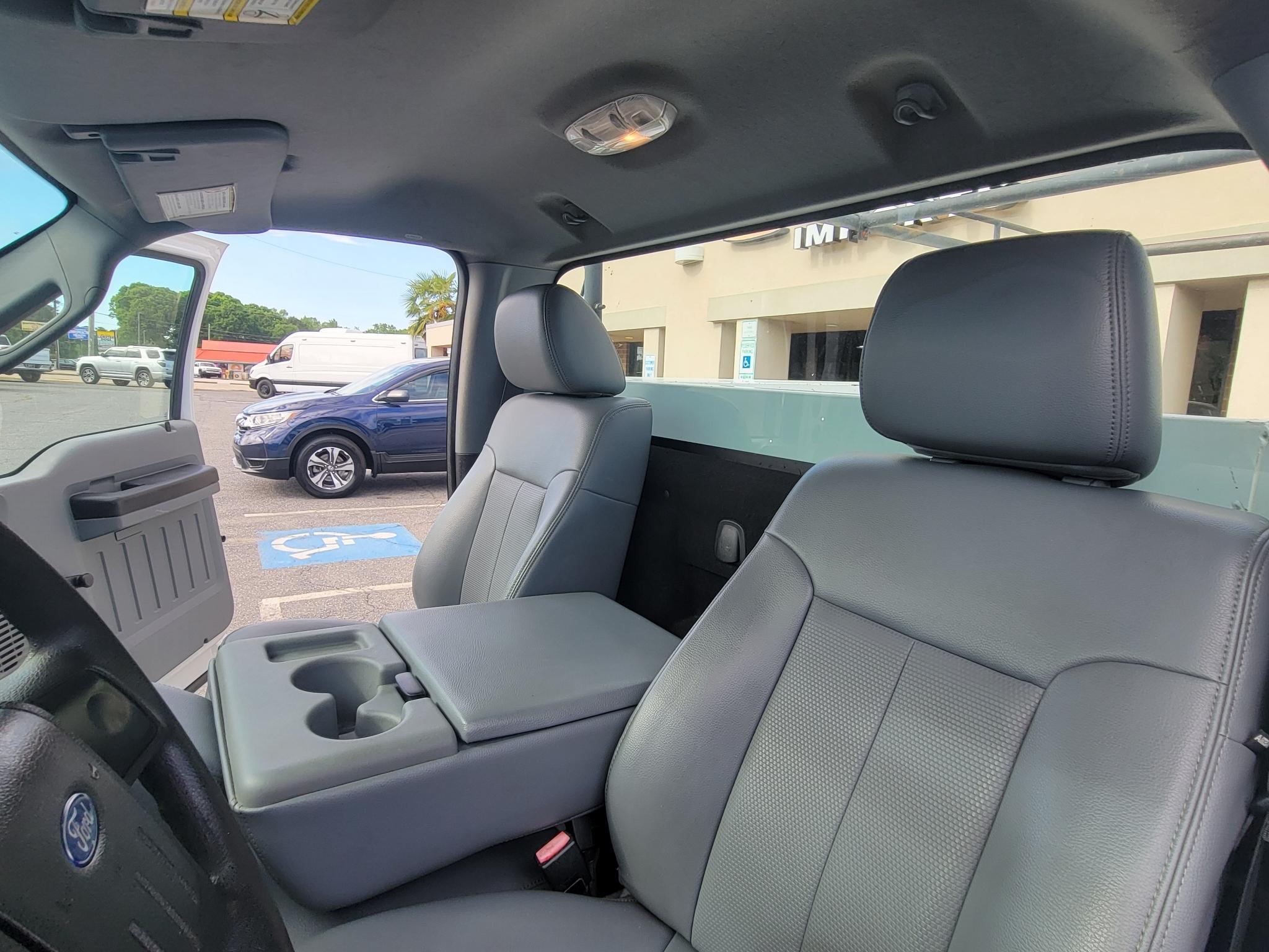 Ford Super Duty F-250 SRW 2WD Reg Cab 137" XLT 2014