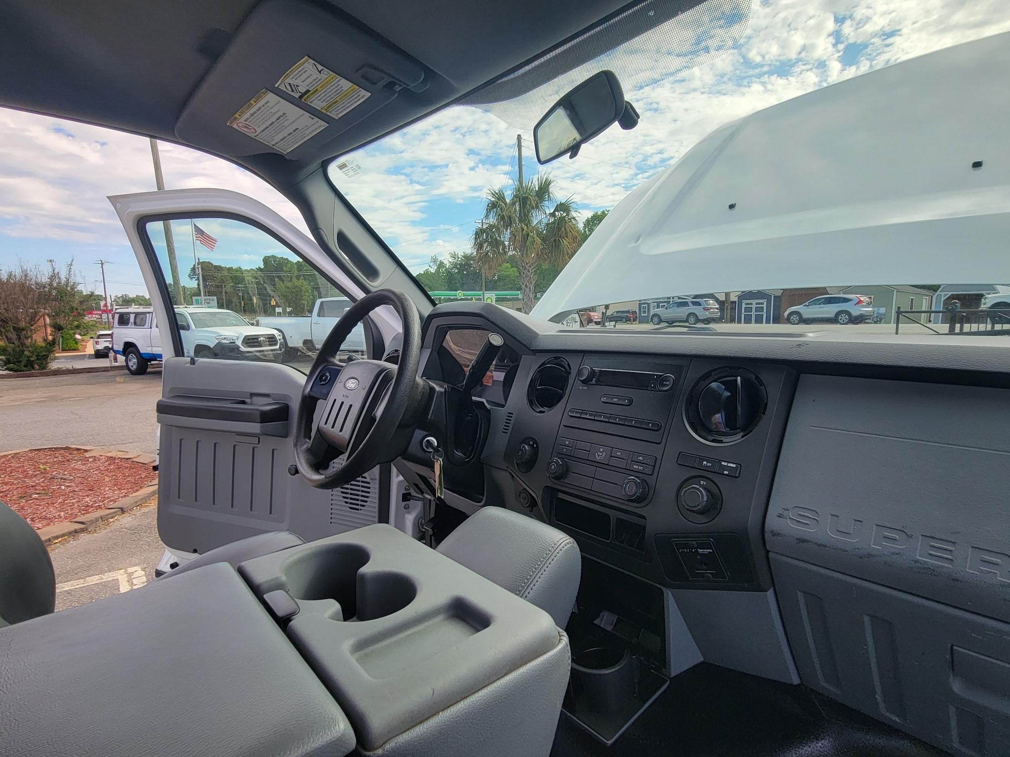 Ford Super Duty F-250 SRW 2WD Reg Cab 137" XLT 2014