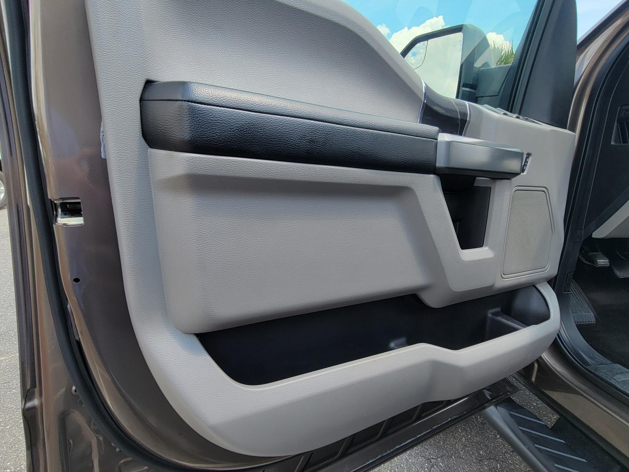 Ford F-150 4WD SuperCrew 145" XL 2016