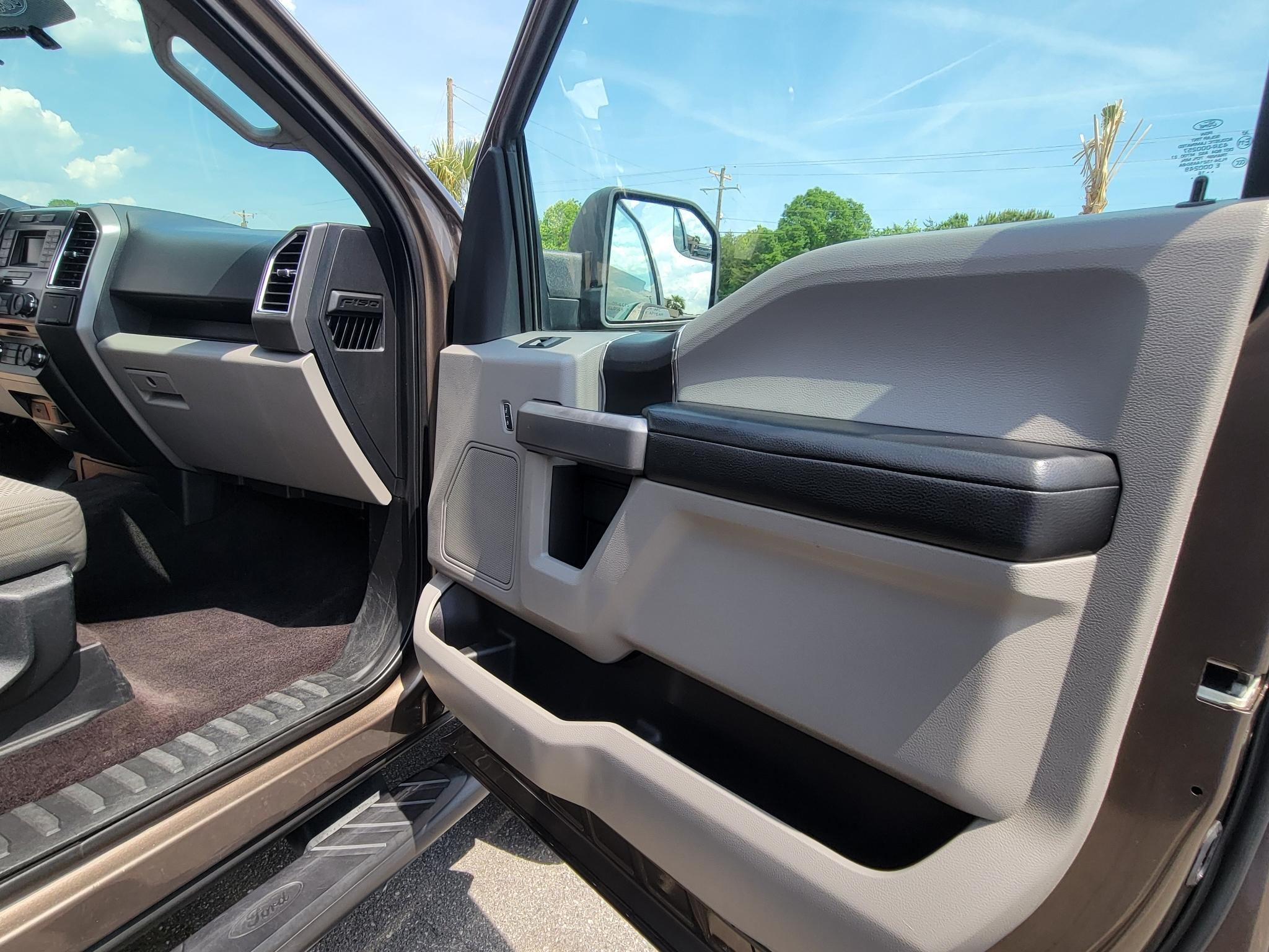 Ford F-150 4WD SuperCrew 145" XL 2016