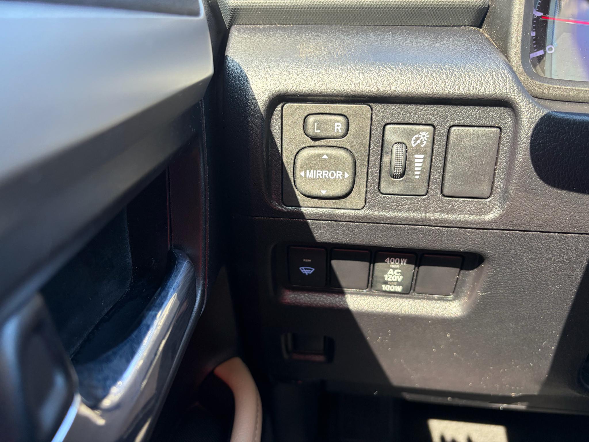 Toyota 4Runner SR5 Premium 2WD (Natl) 2017