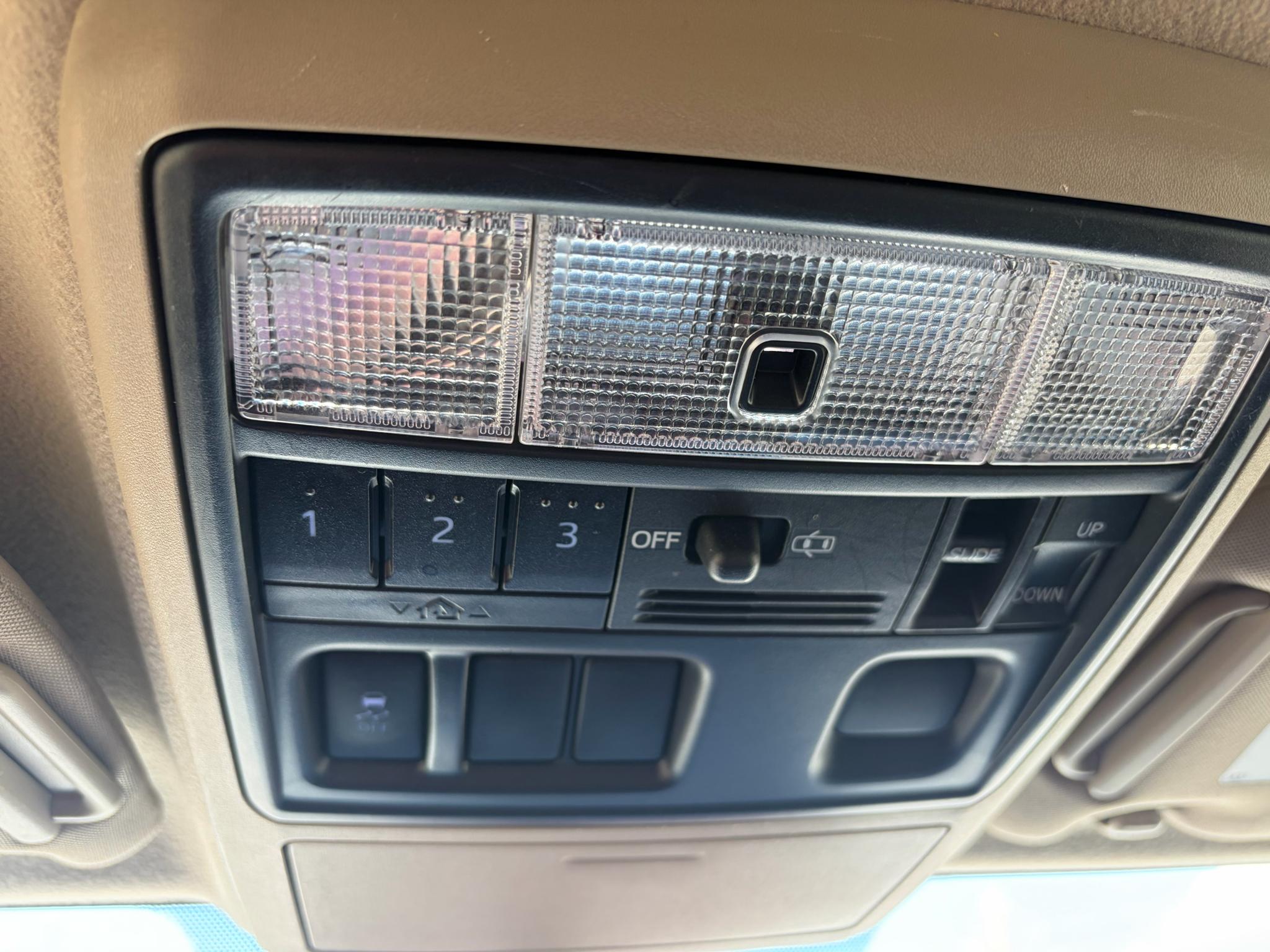 Toyota 4Runner SR5 Premium 2WD (Natl) 2017