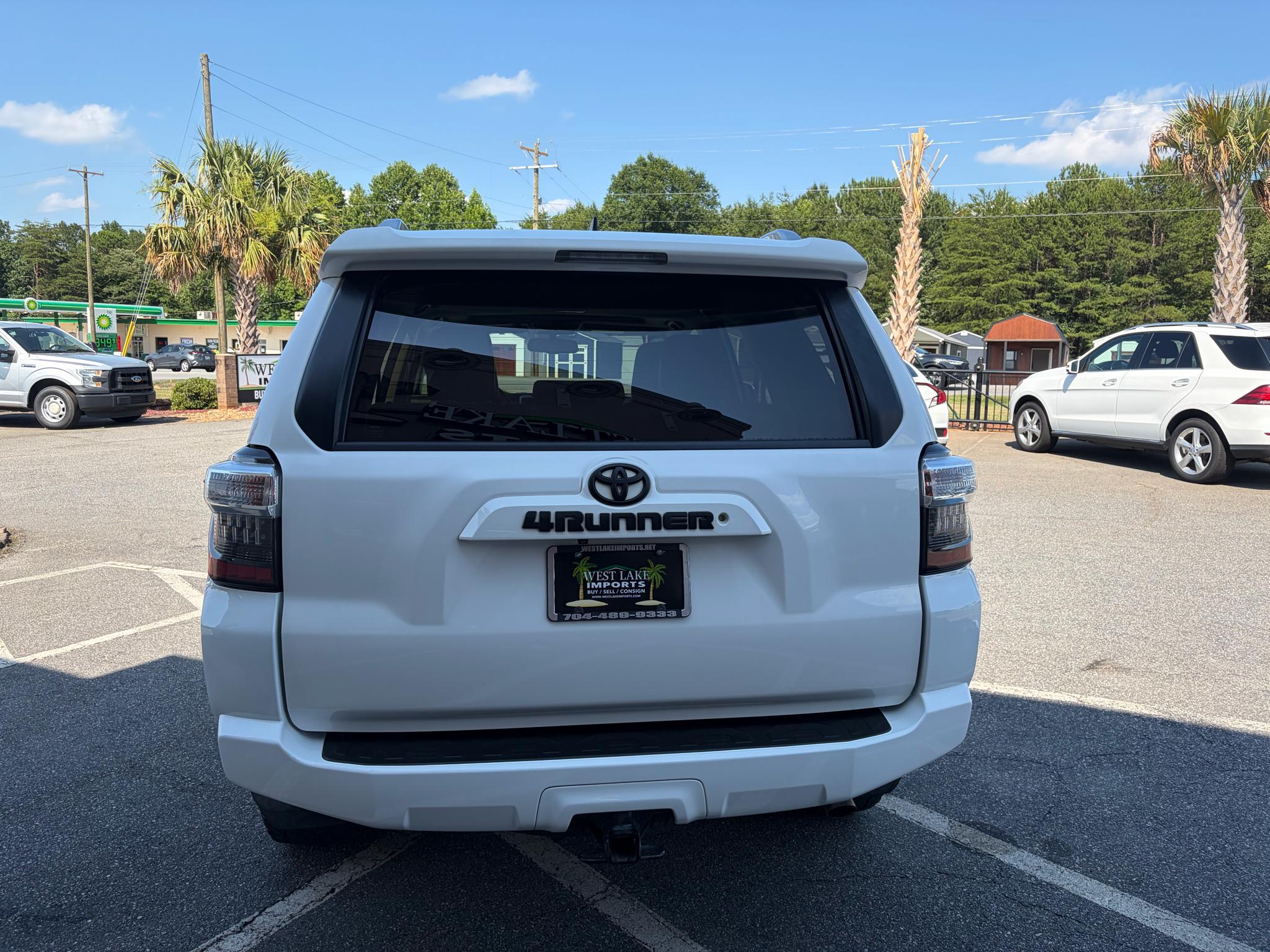Toyota 4Runner SR5 Premium 2WD (Natl) 2017