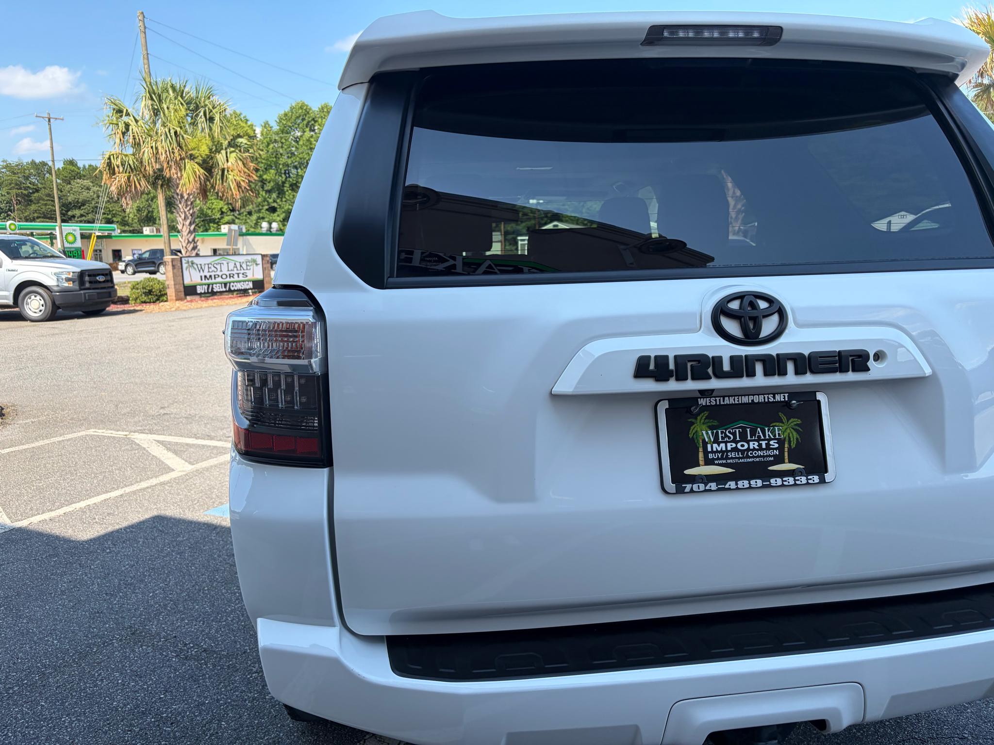 Toyota 4Runner SR5 Premium 2WD (Natl) 2017