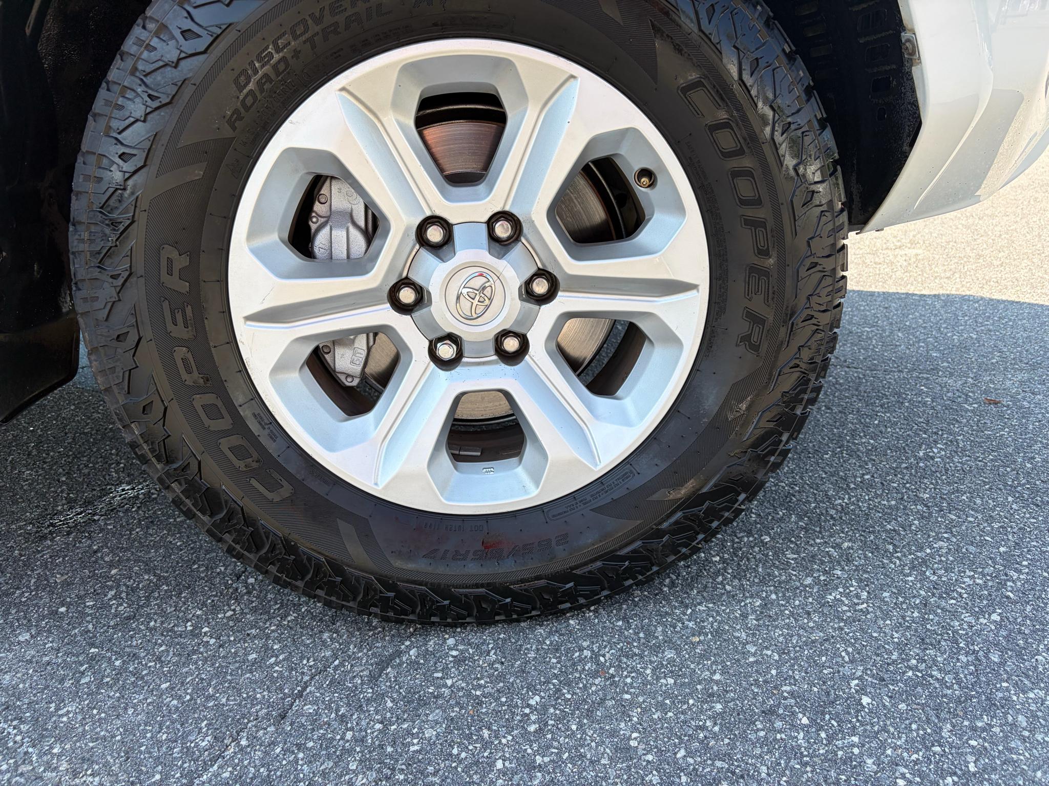 Toyota 4Runner SR5 Premium 2WD (Natl) 2017