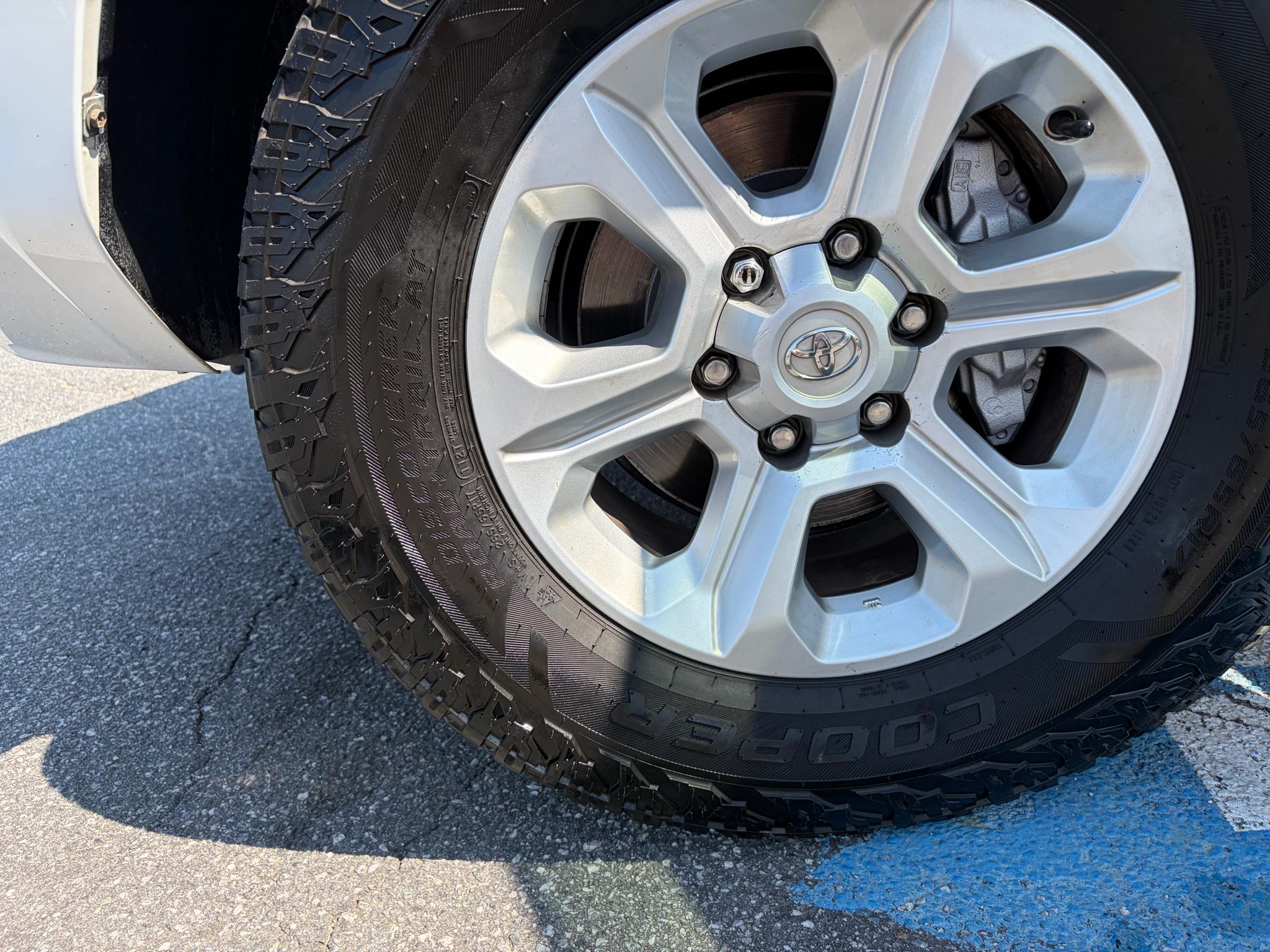 Toyota 4Runner SR5 Premium 2WD (Natl) 2017